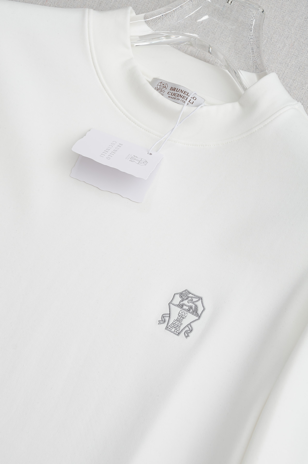 BC 25FW秋冬新款 立体刺绣男士长袖T恤衫#把重心都放在了面料上，表面清晰可见的细格肌理，足以凸显出