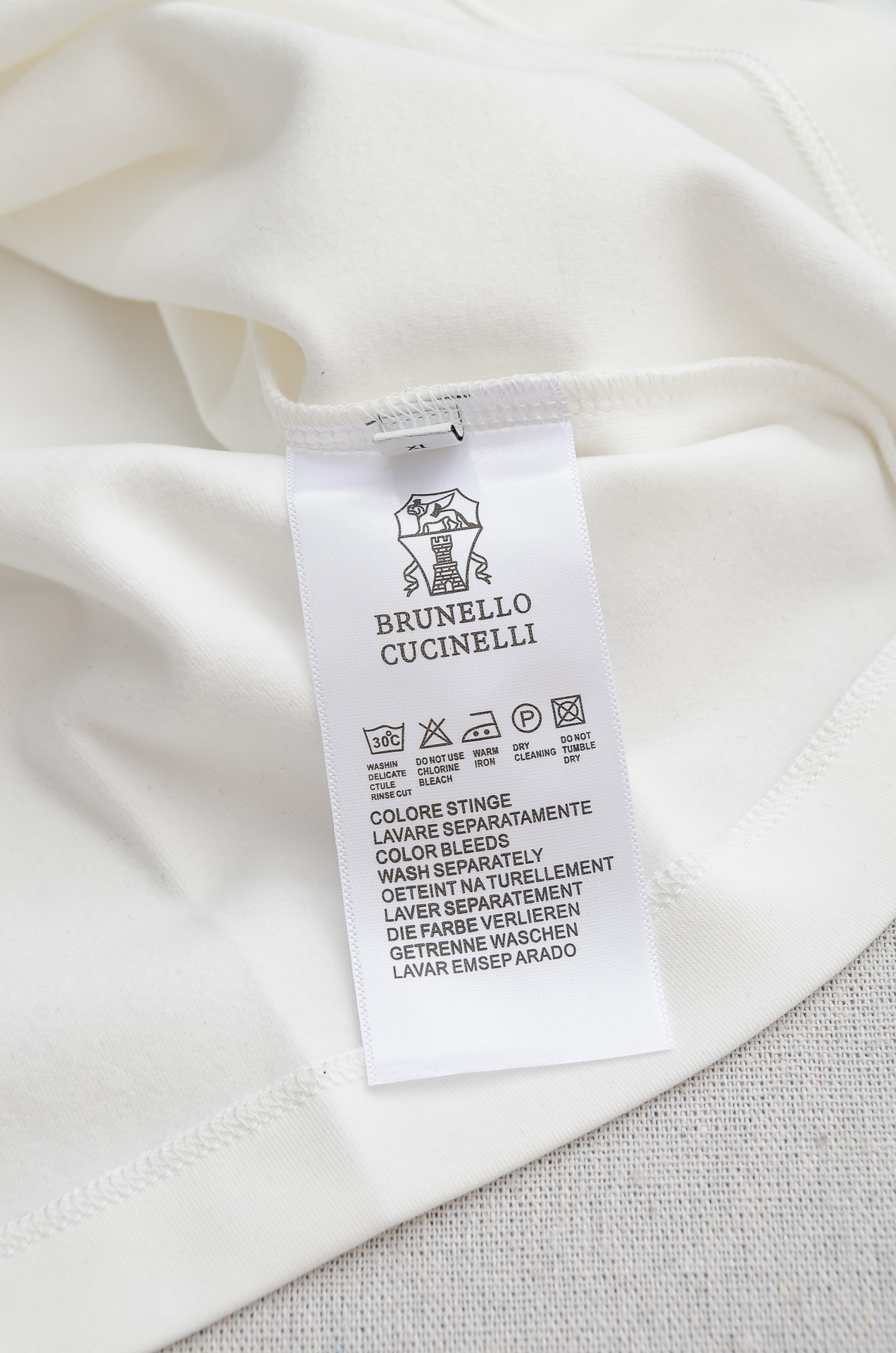 BC 25FW秋冬新款 立体刺绣男士长袖T恤衫#把重心都放在了面料上，表面清晰可见的细格肌理，足以凸显出