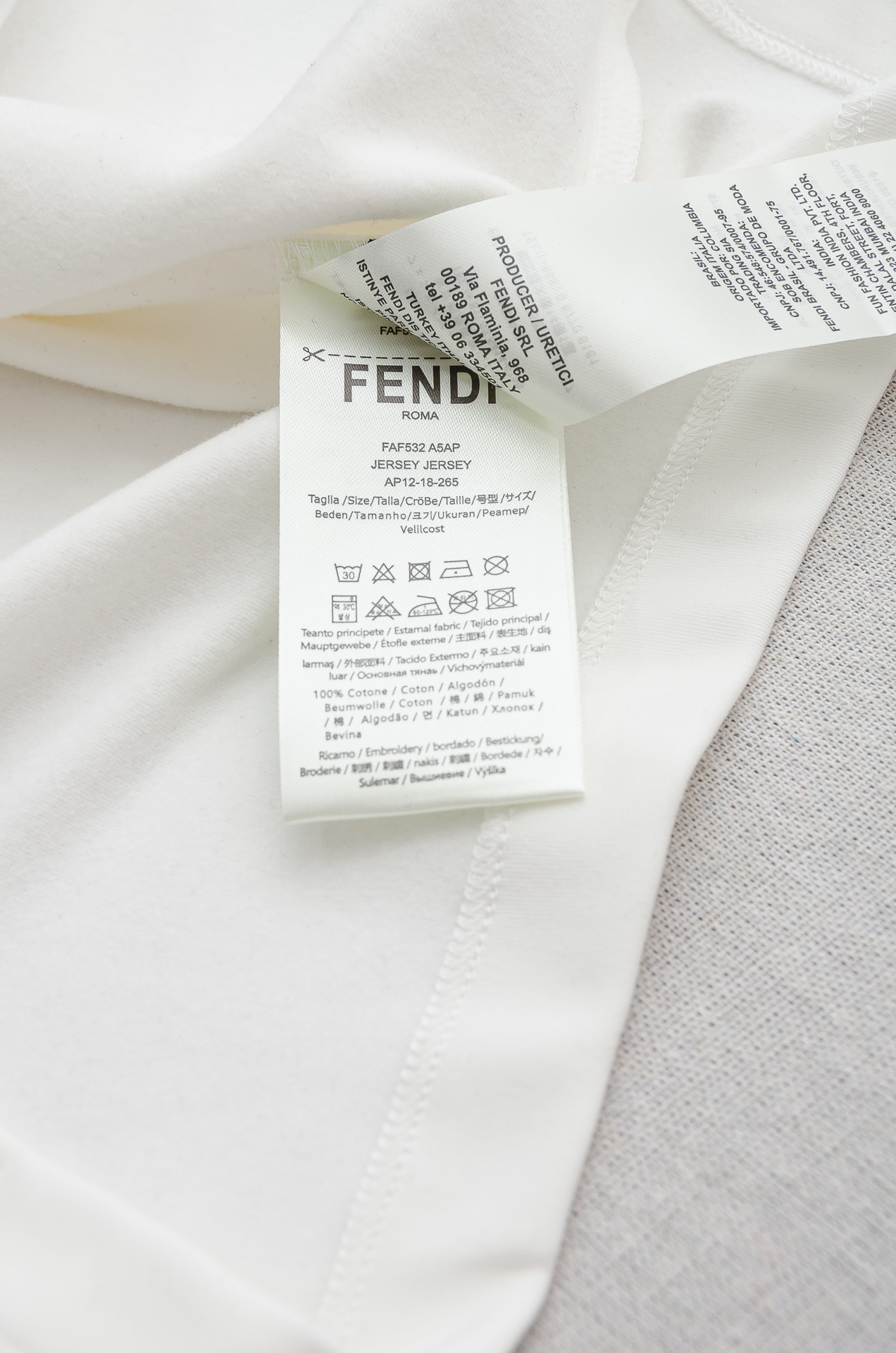 FE# NDI 25FW秋冬新款 立体刺绣男士长袖T恤衫#把重心都放在了面料上，表面清晰可见的细格肌理，