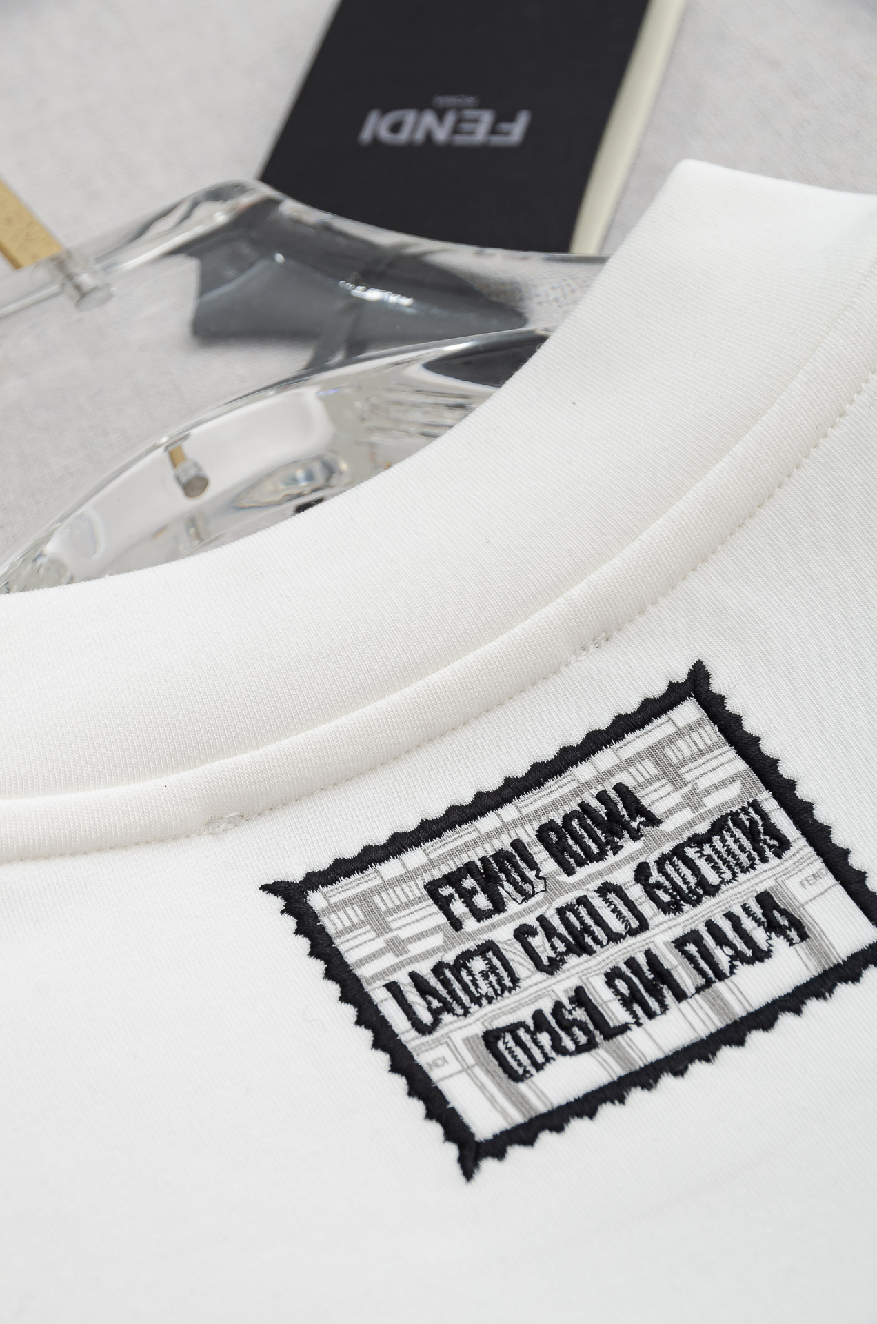 FE# NDI 25FW秋冬新款 立体刺绣男士长袖T恤衫#把重心都放在了面料上，表面清晰可见的细格肌理，