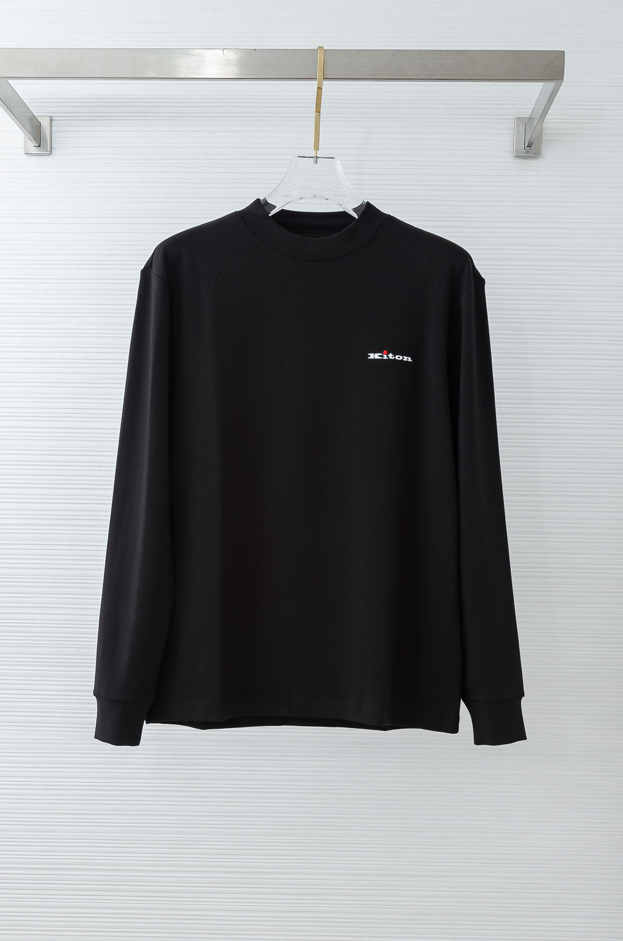 kit#on 25FW秋冬新款 立体刺绣男士长袖T恤衫#把重心都放在了面料上，表面清晰可见的细格肌理，足