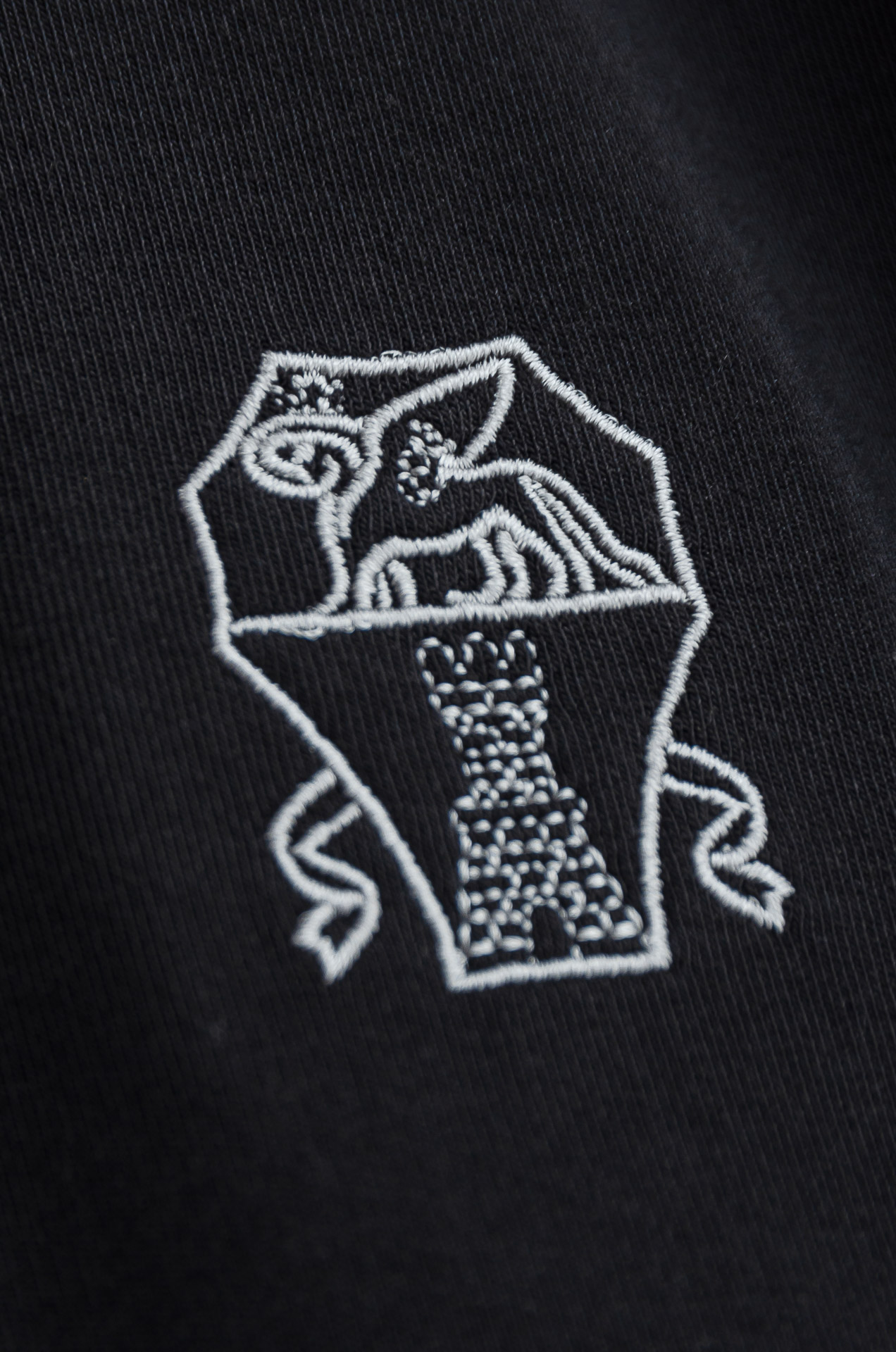 BC 25FW秋冬新款 立体刺绣男士长袖T恤衫#把重心都放在了面料上，表面清晰可见的细格肌理，足以凸显出