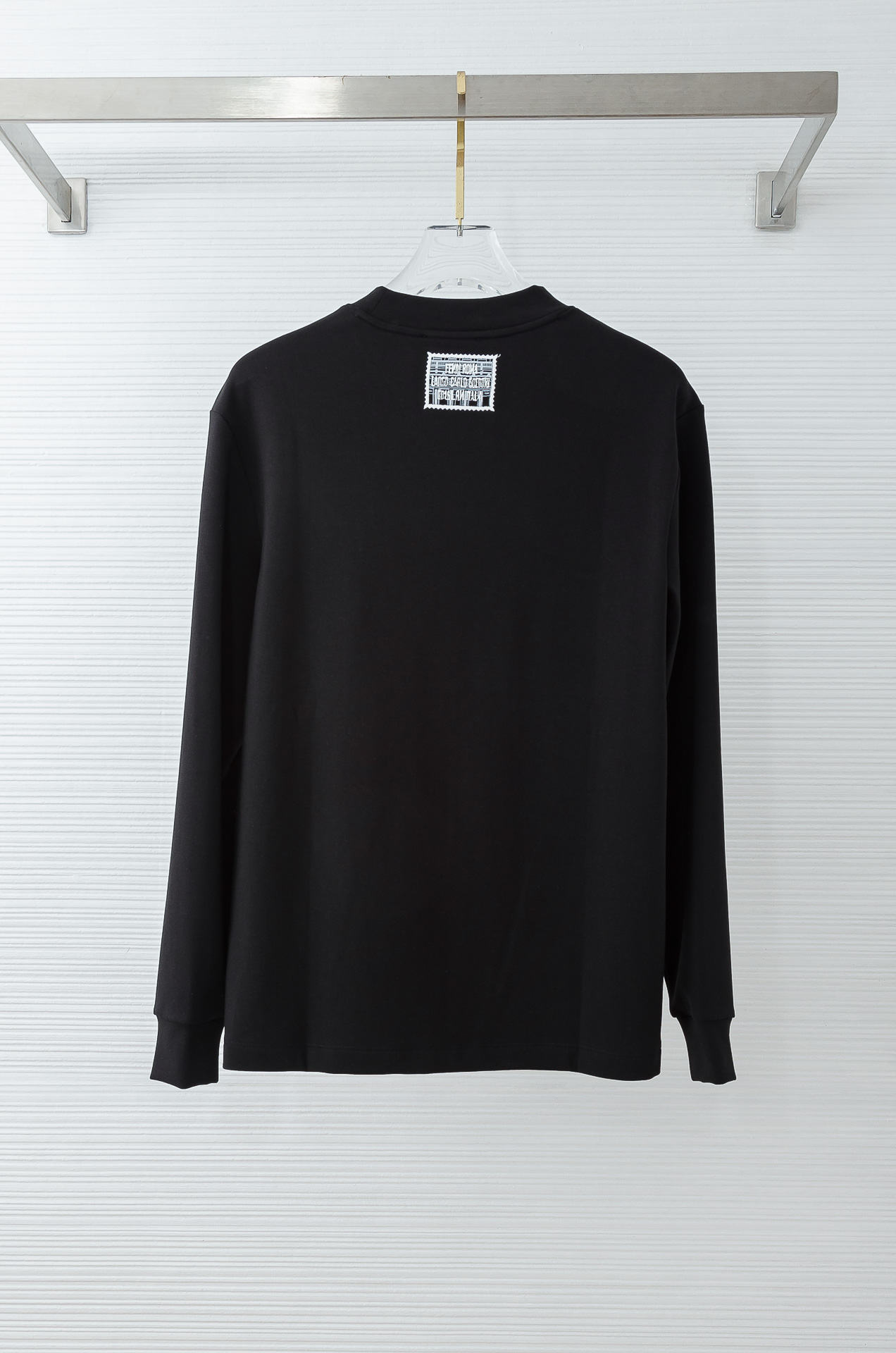 FE# NDI 25FW秋冬新款 立体刺绣男士长袖T恤衫#把重心都放在了面料上，表面清晰可见的细格肌理，