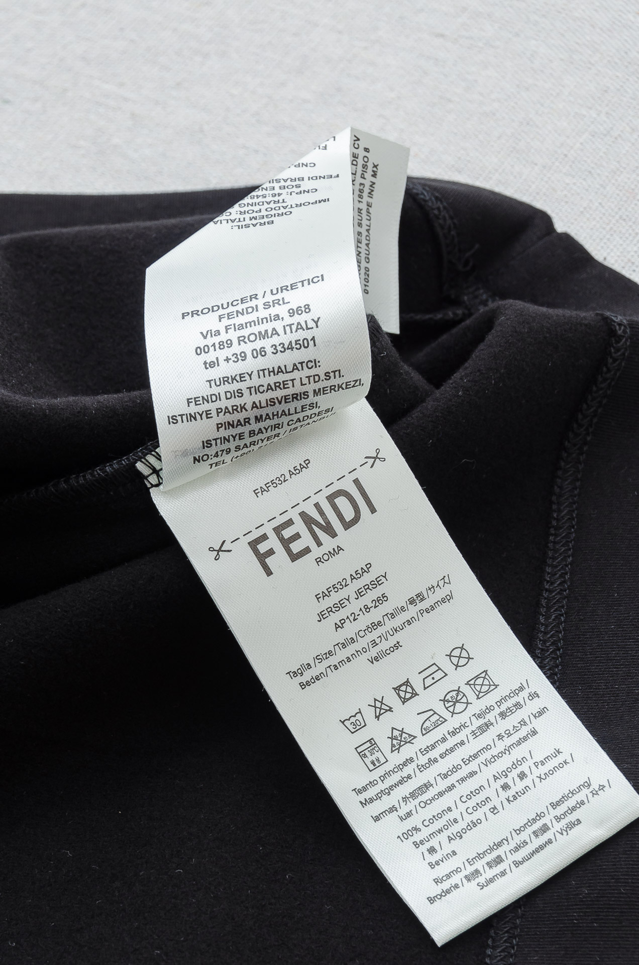 FE# NDI 25FW秋冬新款 立体刺绣男士长袖T恤衫#把重心都放在了面料上，表面清晰可见的细格肌理，