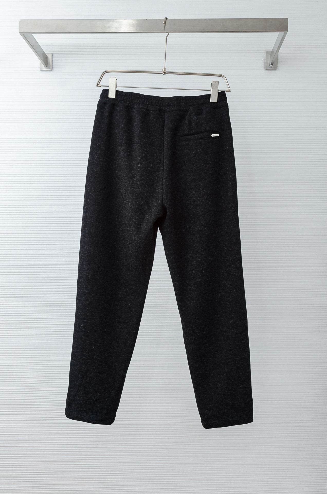 lP🆕 FW 松紧腰羊毛混纺休闲裤#适度量感的微廓版型，质地挺括有骨，风格松弛有度，线条利落的微锥形直筒