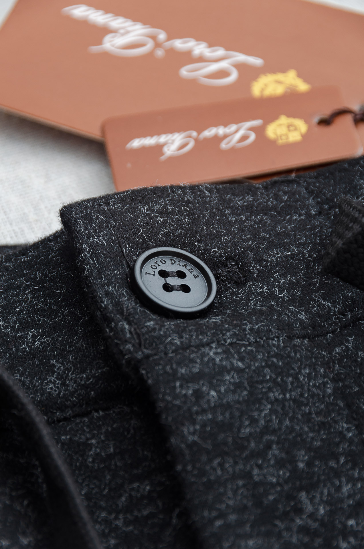 lP🆕 FW 松紧腰羊毛混纺休闲裤#适度量感的微廓版型，质地挺括有骨，风格松弛有度，线条利落的微锥形直筒