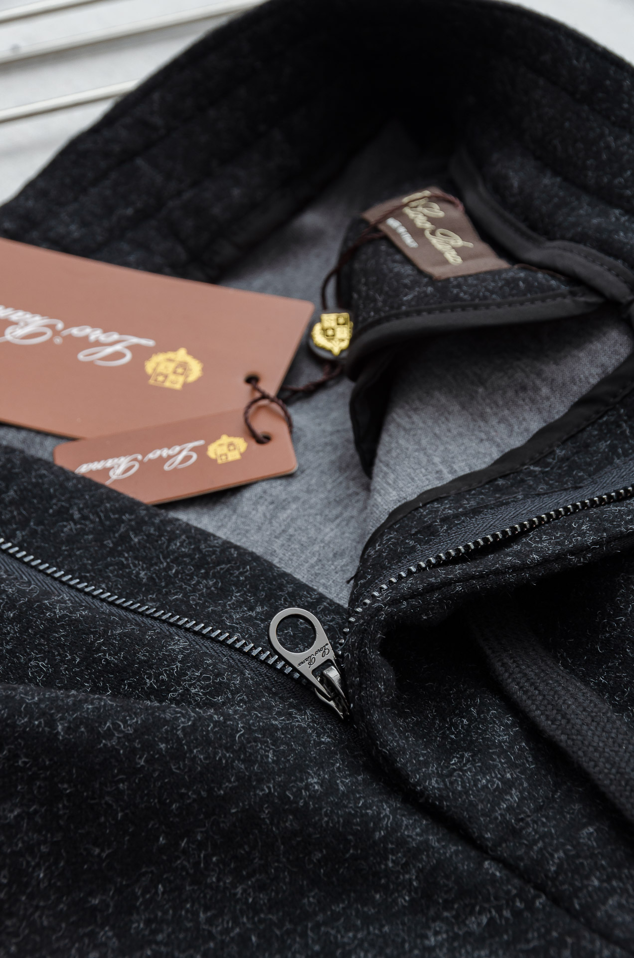 lP🆕 FW 松紧腰羊毛混纺休闲裤#适度量感的微廓版型，质地挺括有骨，风格松弛有度，线条利落的微锥形直筒