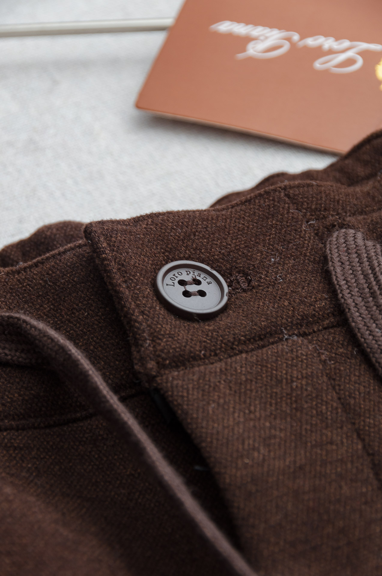 lP🆕 FW 松紧腰羊毛混纺休闲裤#适度量感的微廓版型，质地挺括有骨，风格松弛有度，线条利落的微锥形直筒