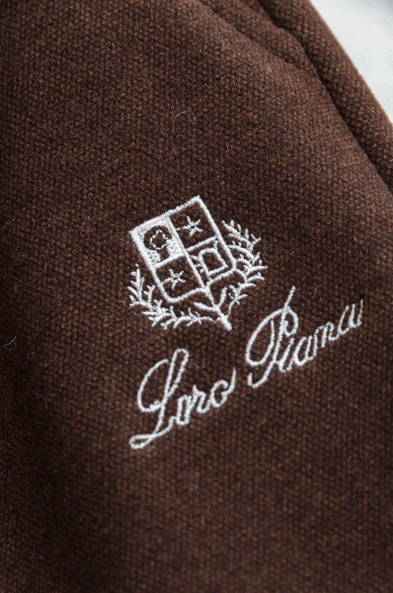 lP🆕 FW 松紧腰羊毛混纺休闲裤#适度量感的微廓版型，质地挺括有骨，风格松弛有度，线条利落的微锥形直筒