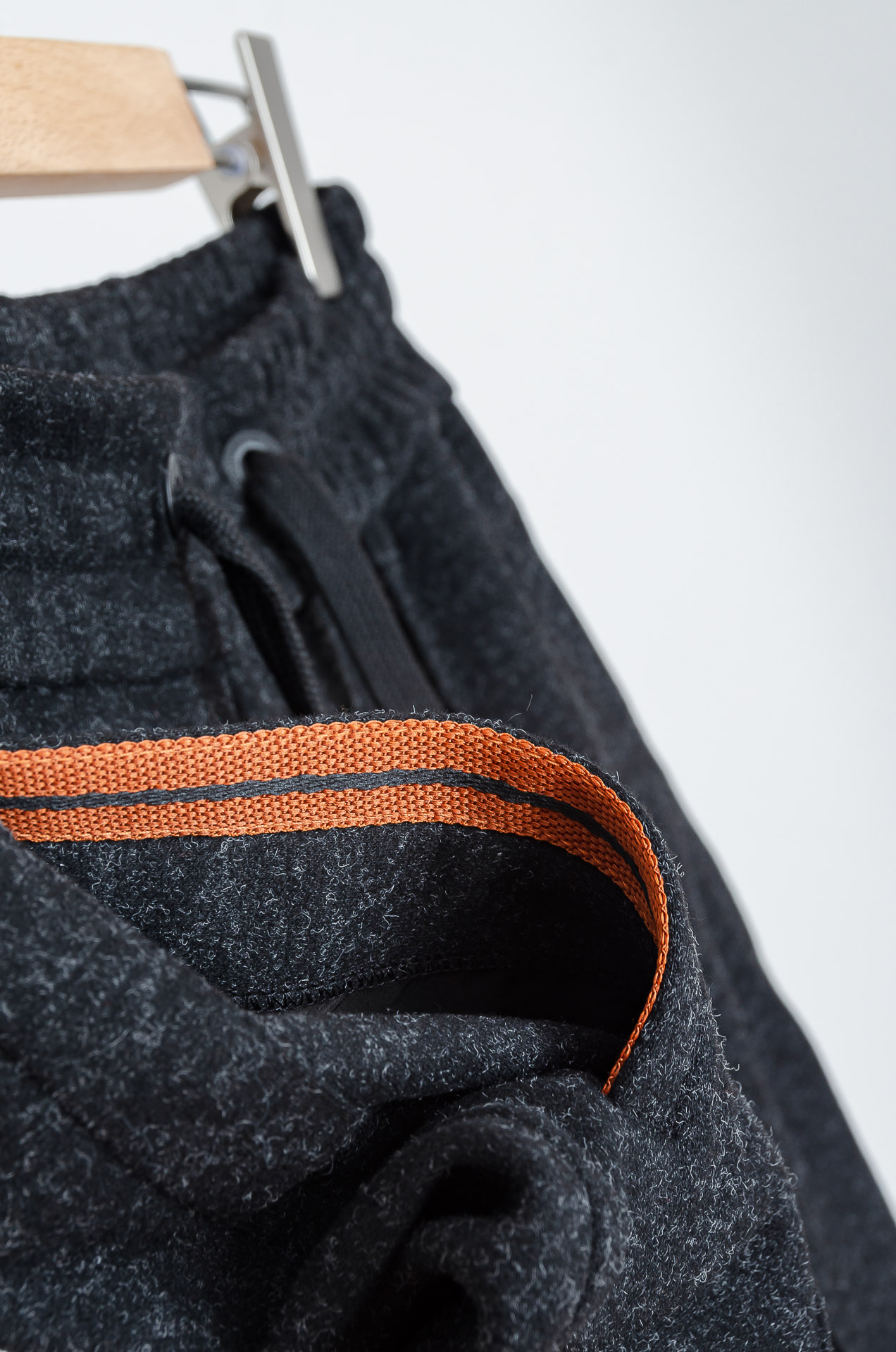 ☀️☀️zeg#na2025FW 松紧腰羊毛混纺休闲裤#适度量感的微廓版型，质地挺括有骨，风格松弛有度，