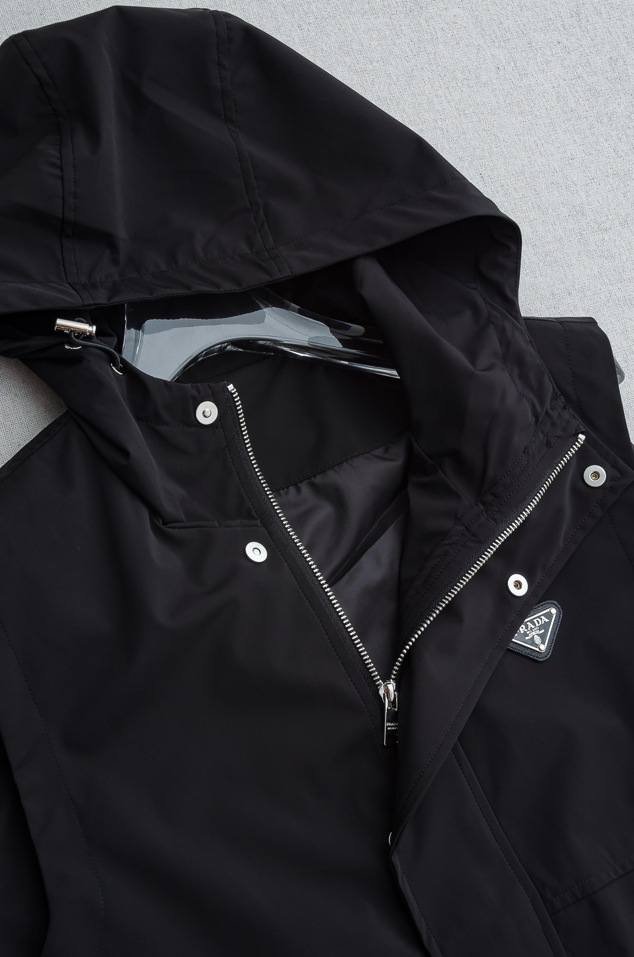 PR#ADA普拉达2025FW 秋冬最新立领设计男士休闲马甲夹克外套#上身十分的舒适，质感超级的细腻且柔