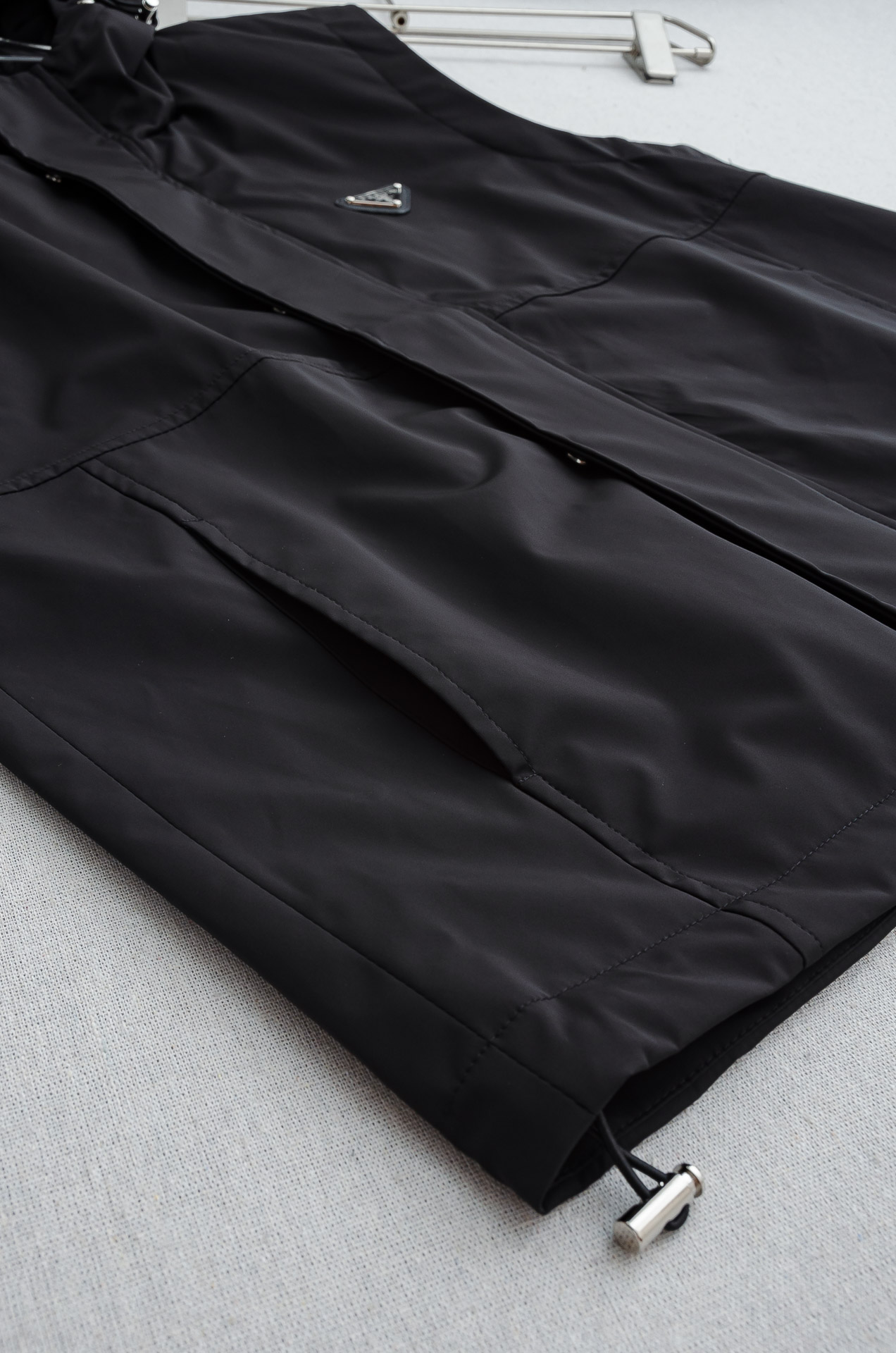 PR#ADA普拉达2025FW 秋冬最新立领设计男士休闲马甲夹克外套#上身十分的舒适，质感超级的细腻且柔