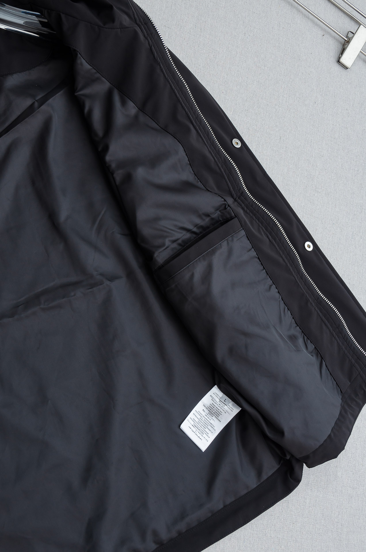 PR#ADA普拉达2025FW 秋冬最新立领设计男士休闲马甲夹克外套#上身十分的舒适，质感超级的细腻且柔