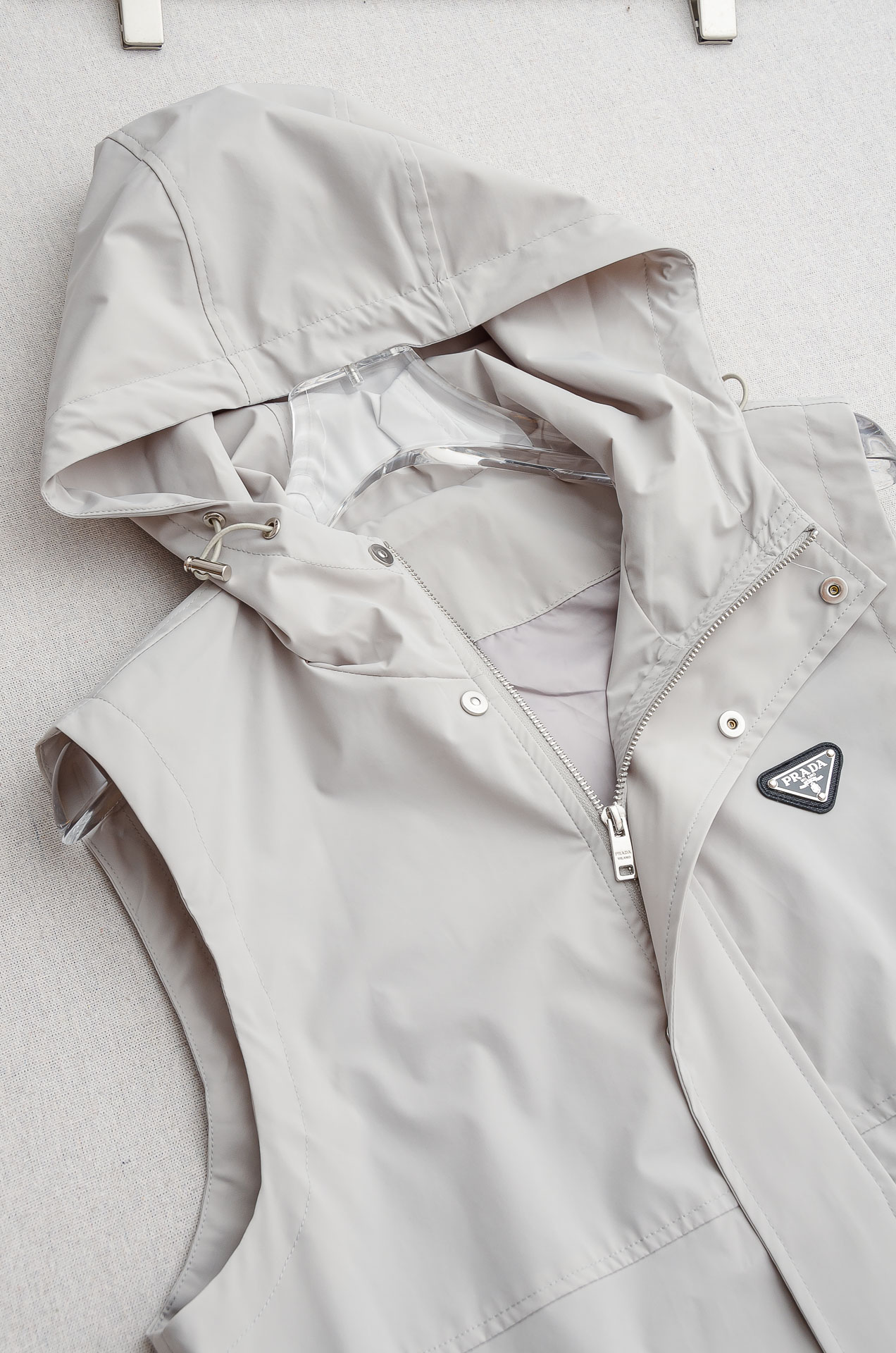 PR#ADA普拉达2025FW 秋冬最新立领设计男士休闲马甲夹克外套#上身十分的舒适，质感超级的细腻且柔