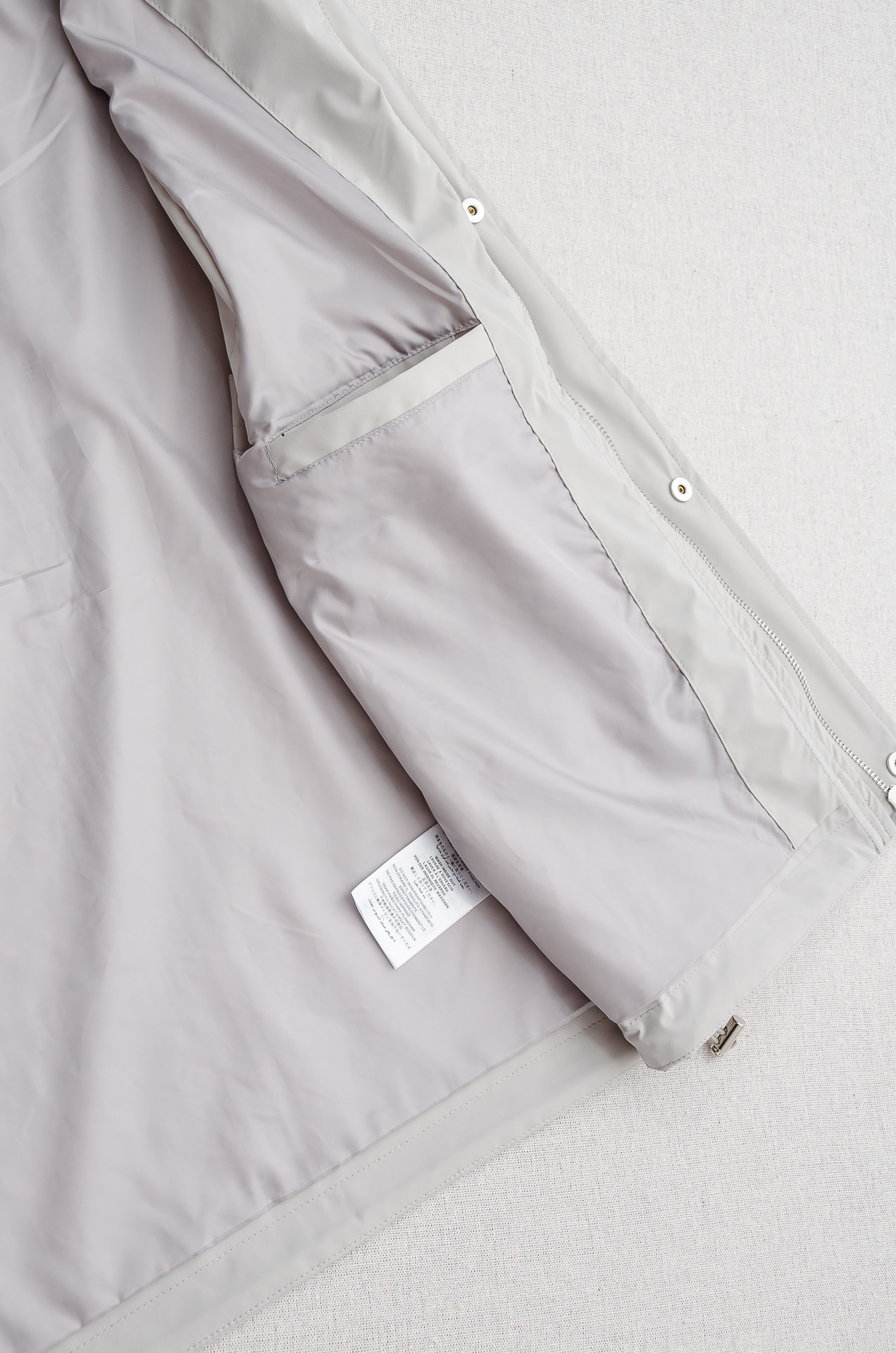 PR#ADA普拉达2025FW 秋冬最新立领设计男士休闲马甲夹克外套#上身十分的舒适，质感超级的细腻且柔