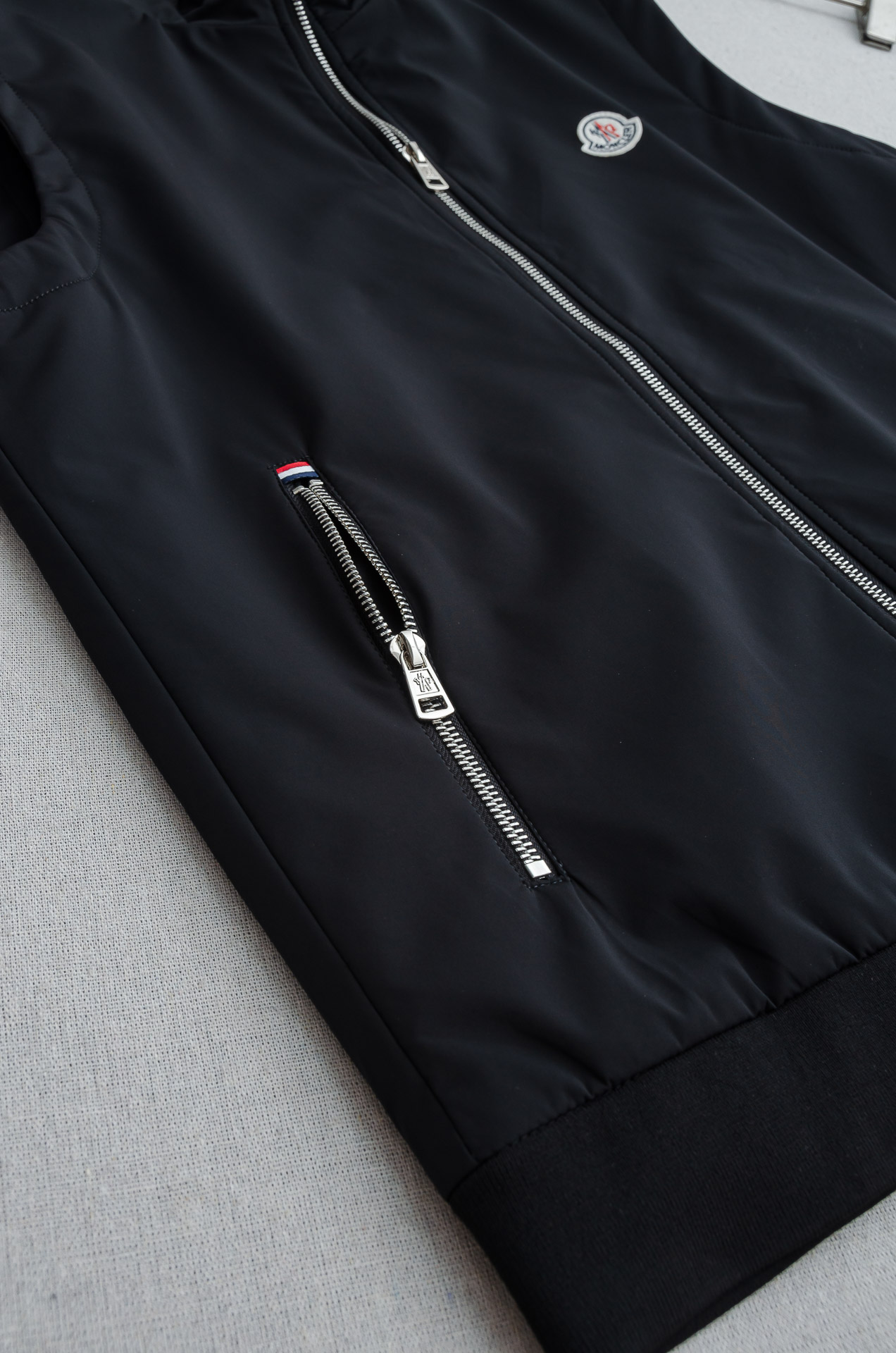 MONCL/ ER.蒙口2025FW 秋冬最新立领设计男士休闲马甲夹克外套#上身十分的舒适，质感超级的细