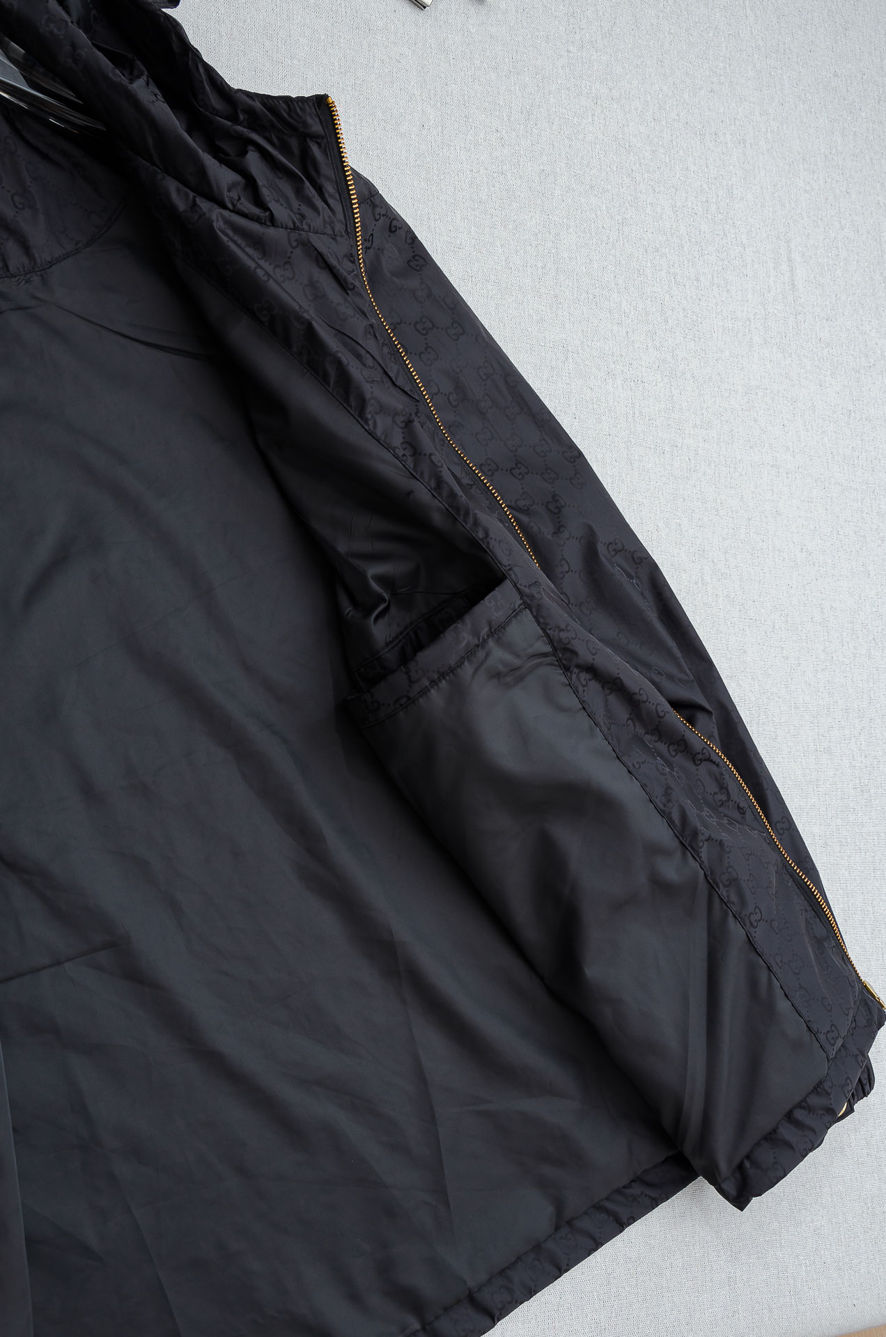 🌾 Gucc#i 26FW男士连帽夹克外套#经典造型与风格上融入当下最热门的暗纹提花元素设计，简洁大气的