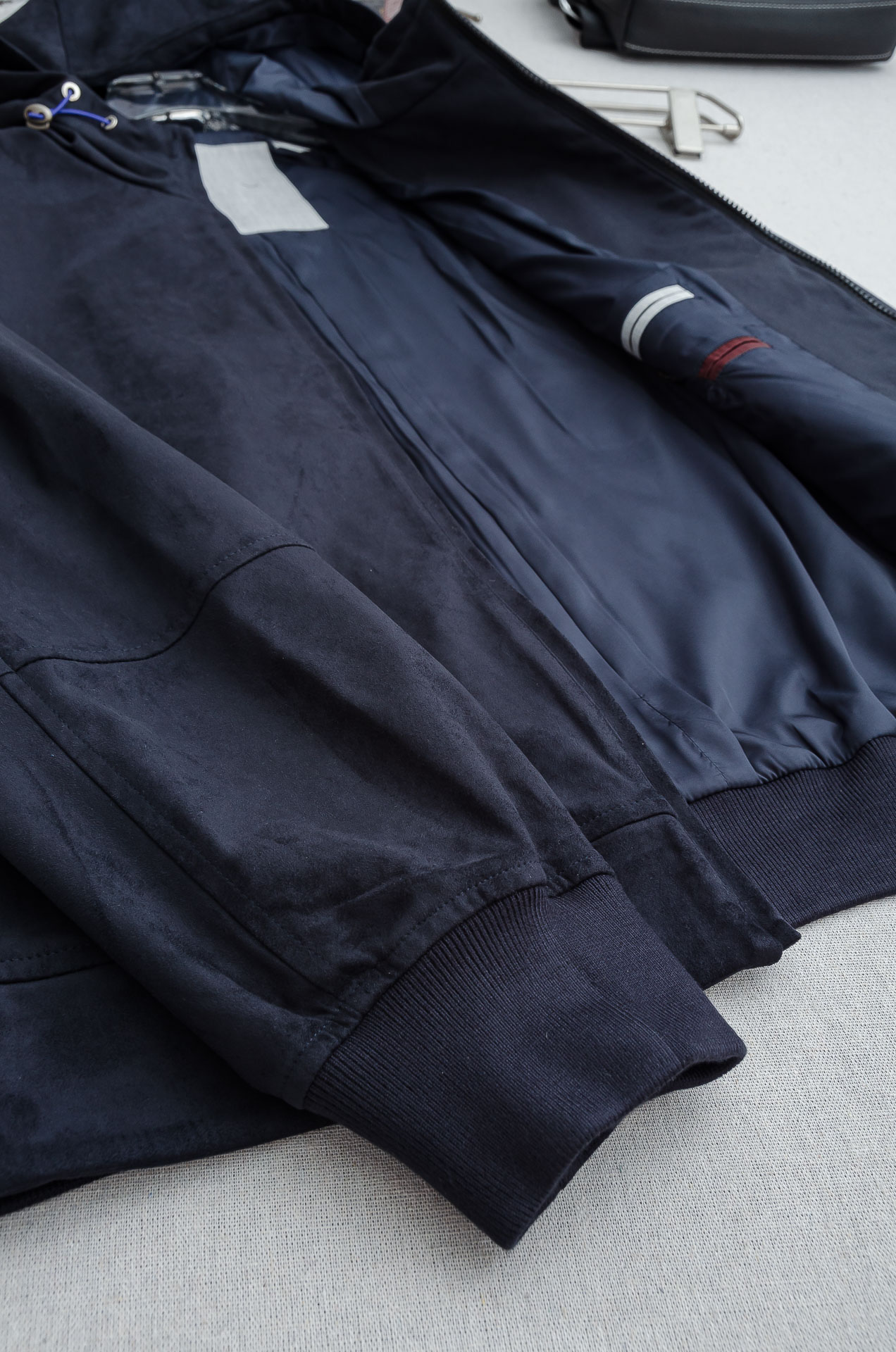 BC 2025 FW最新连帽夹克外套#客供进口麂皮绒肌理感质地面料，用料真得是无比奢华，面料采用90% 