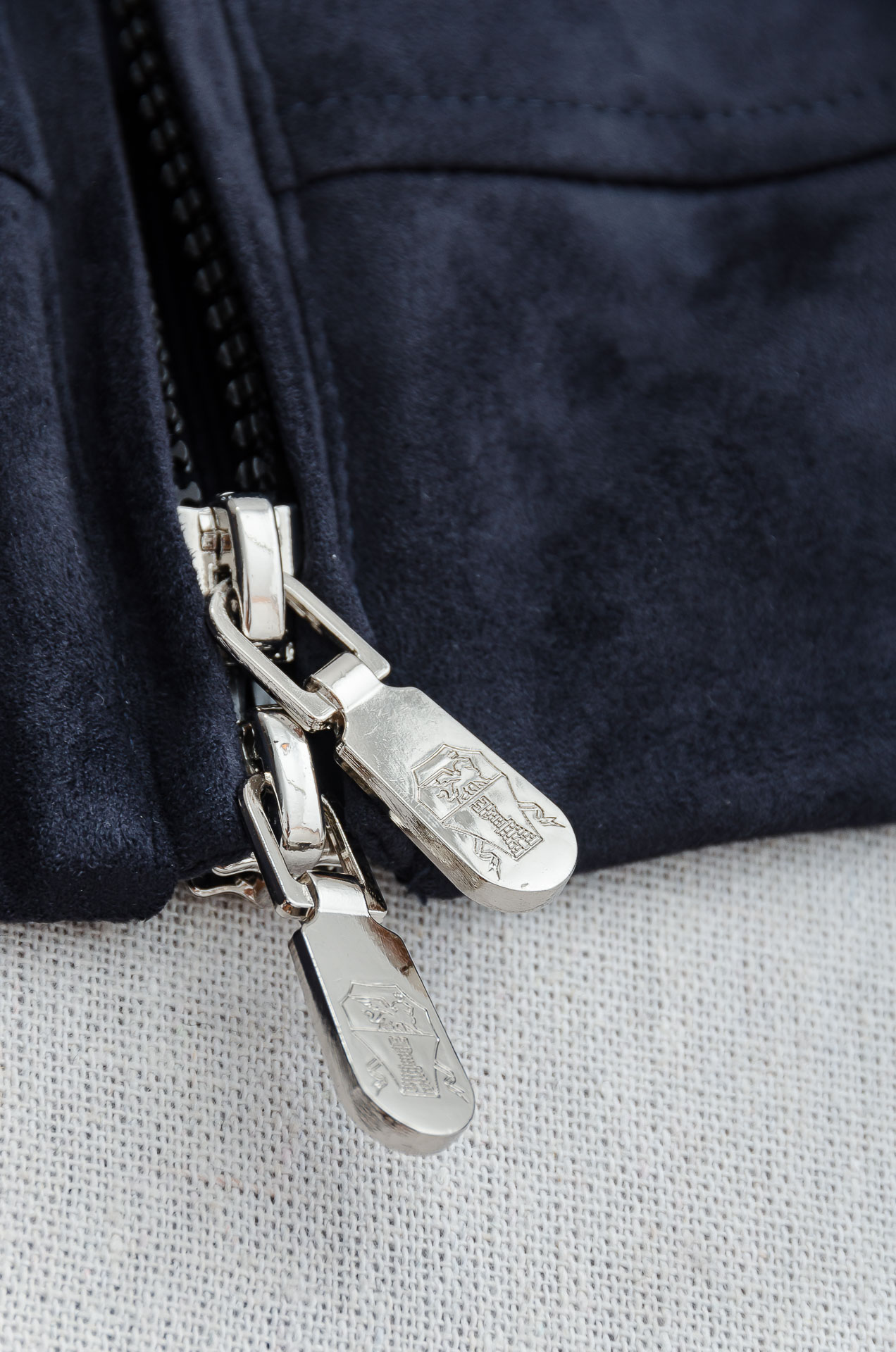 BC 2025 FW最新连帽夹克外套#客供进口麂皮绒肌理感质地面料，用料真得是无比奢华，面料采用90% 