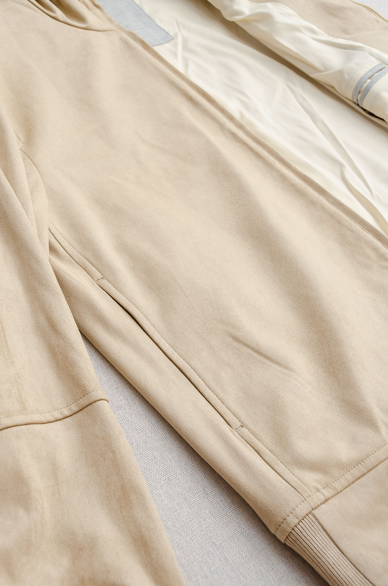 BC 2025 FW最新连帽夹克外套#客供进口麂皮绒肌理感质地面料，用料真得是无比奢华，面料采用90% 