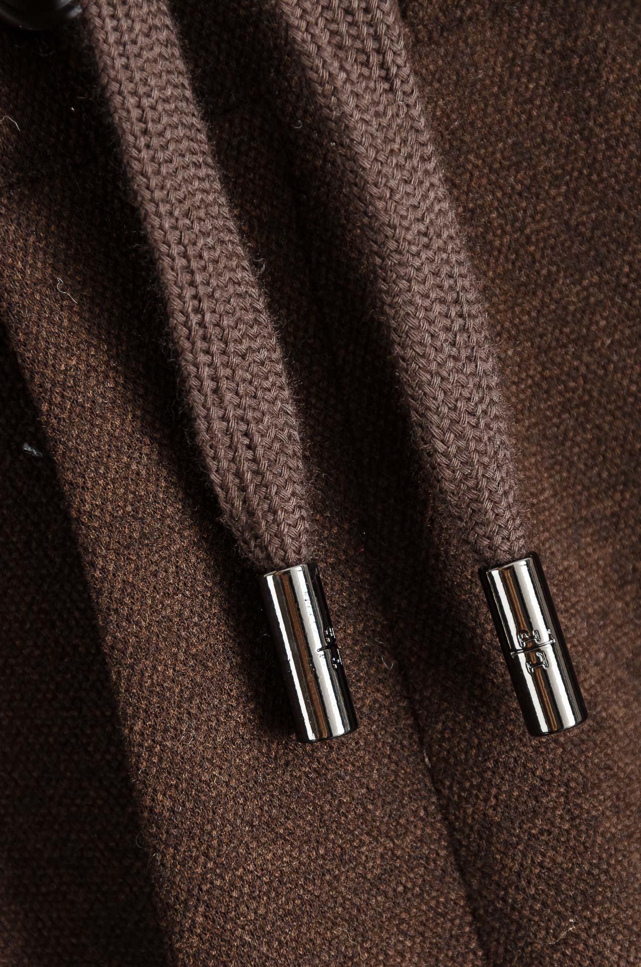 LFW 松紧腰羊毛混纺休闲裤#适度量感的微廓版型，质地挺括有骨，风格松弛有度，线条利落，腰臀部利用剪裁构