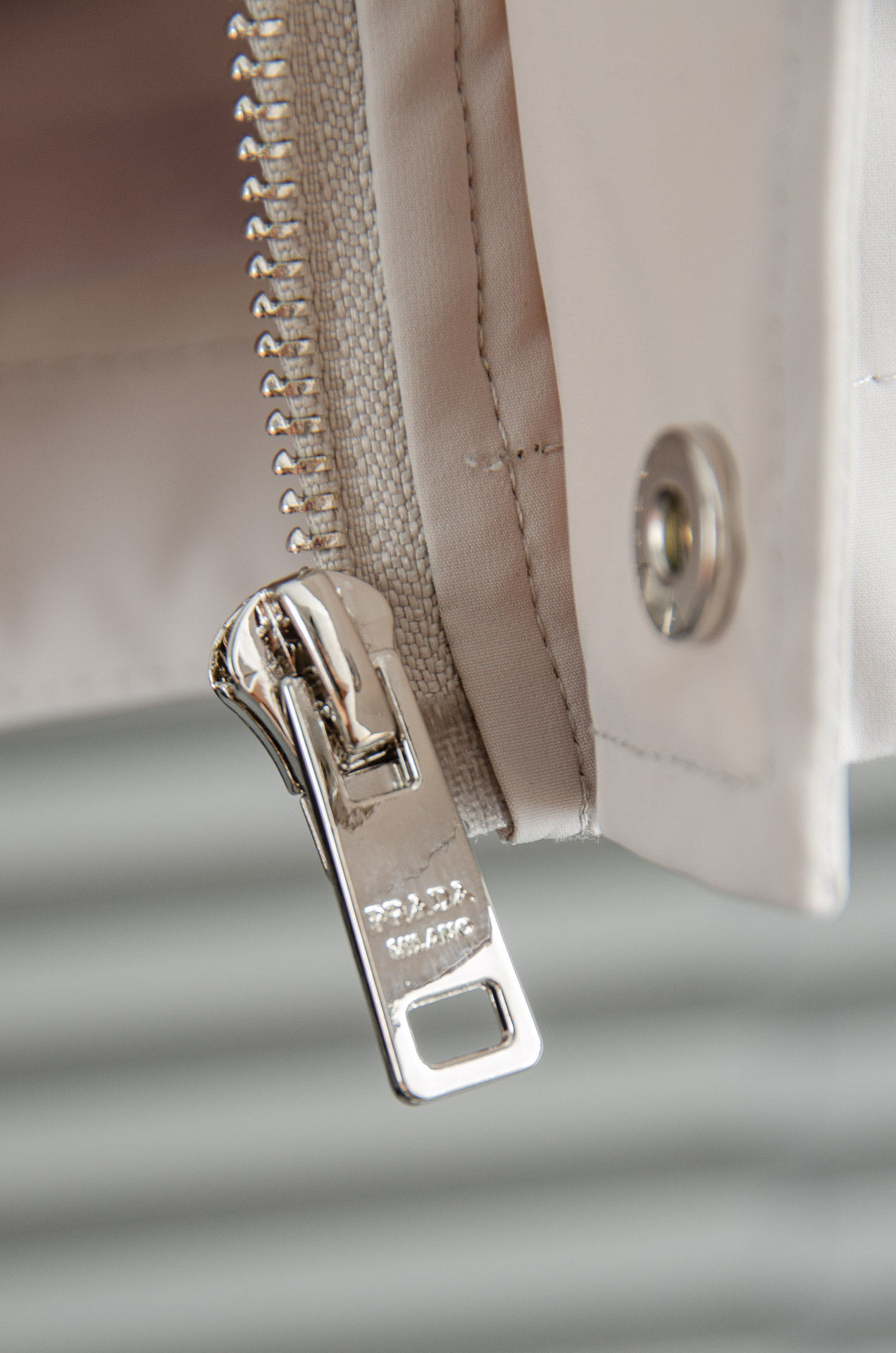 PR#ADA普拉达2026最新连帽设计男士休闲马甲夹克外套#上身十分的舒适，质感超级的细腻且柔软。色彩鲜