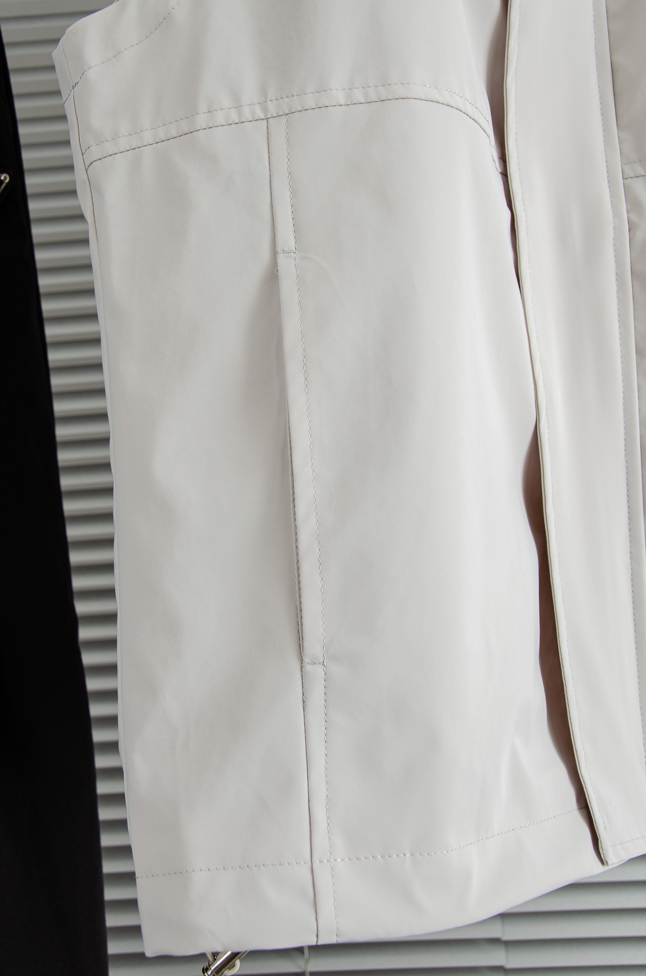 PR#ADA普拉达2026最新连帽设计男士休闲马甲夹克外套#上身十分的舒适，质感超级的细腻且柔软。色彩鲜