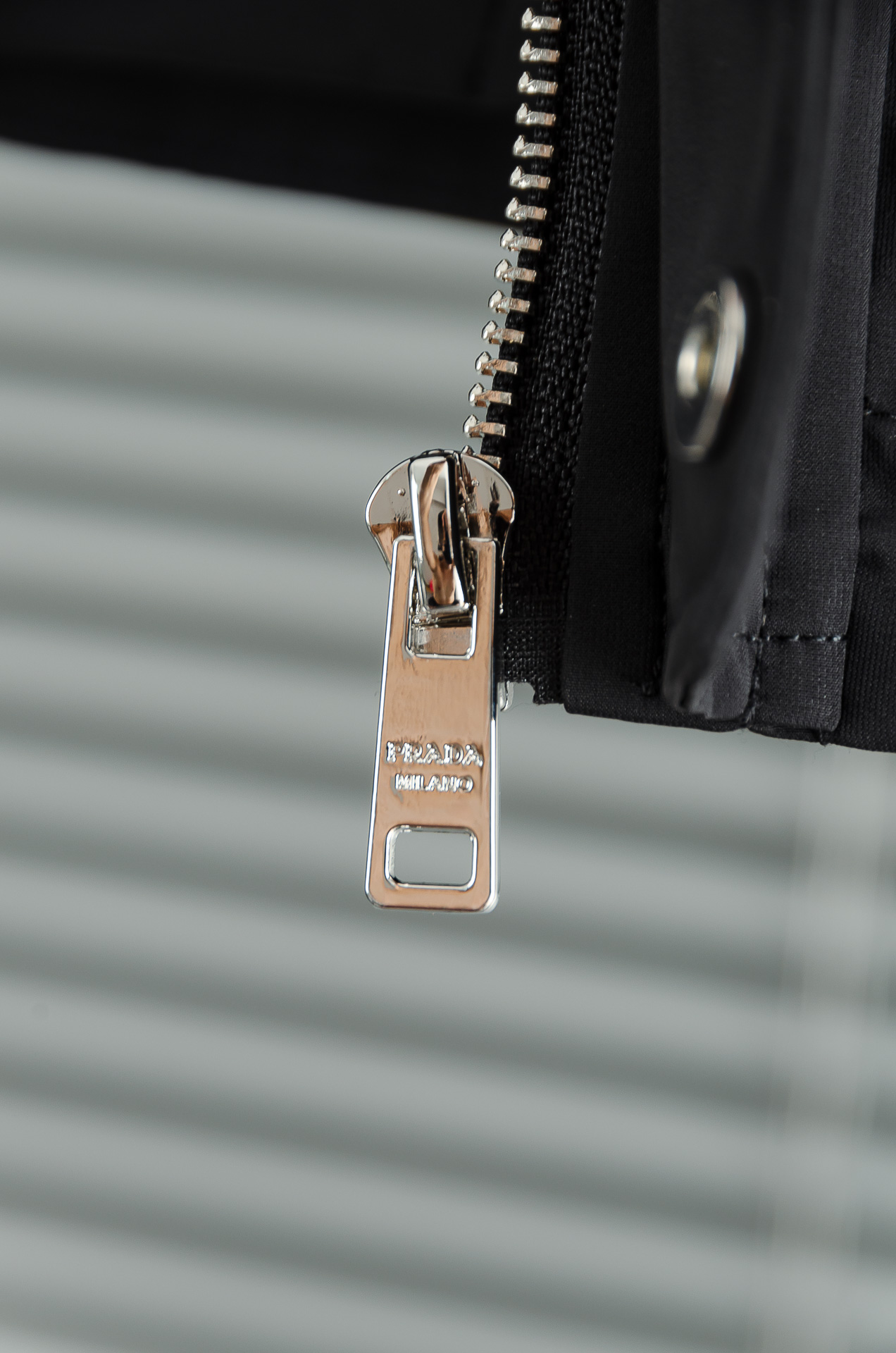 PR#ADA普拉达2026最新连帽设计男士休闲马甲夹克外套#上身十分的舒适，质感超级的细腻且柔软。色彩鲜