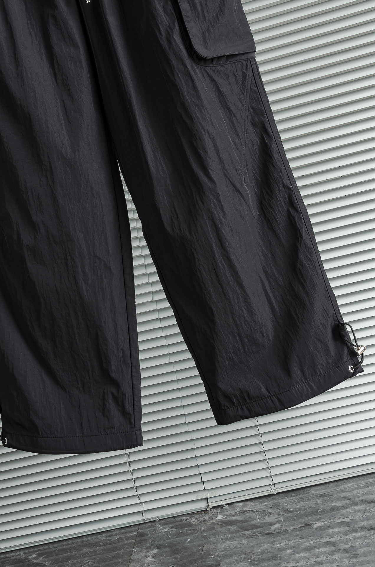 普*达 PR*DA 25FW秋冬新款# 防寒机能加厚棉裤# 经典单色长裤柜台在售，防风防雨雪，舒适保暖。