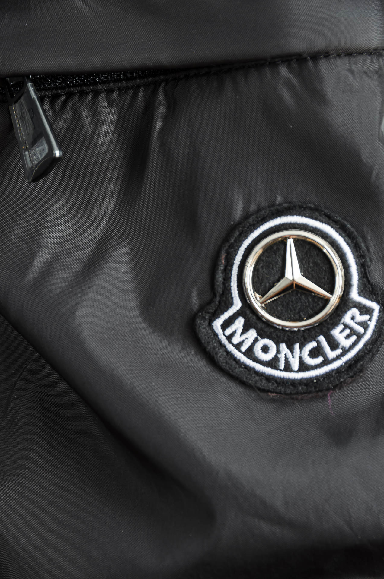 MONC#LER 25FW秋冬新款# 防寒机能加厚棉裤# 经典单色长裤柜台在售，防风防雨雪，舒适保暖。直