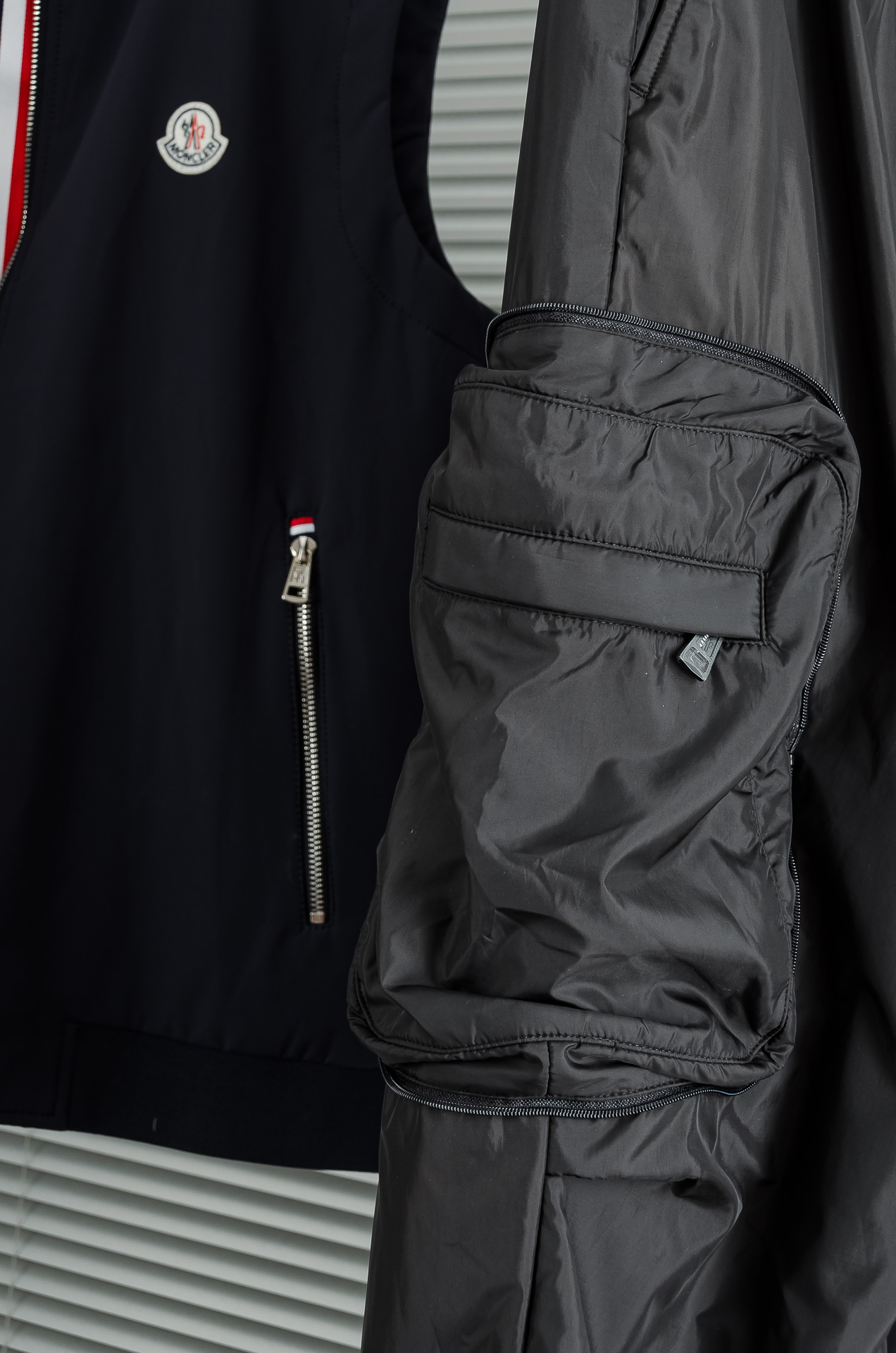 MONC#LER 25FW秋冬新款# 防寒机能加厚棉裤# 经典单色长裤柜台在售，防风防雨雪，舒适保暖。直