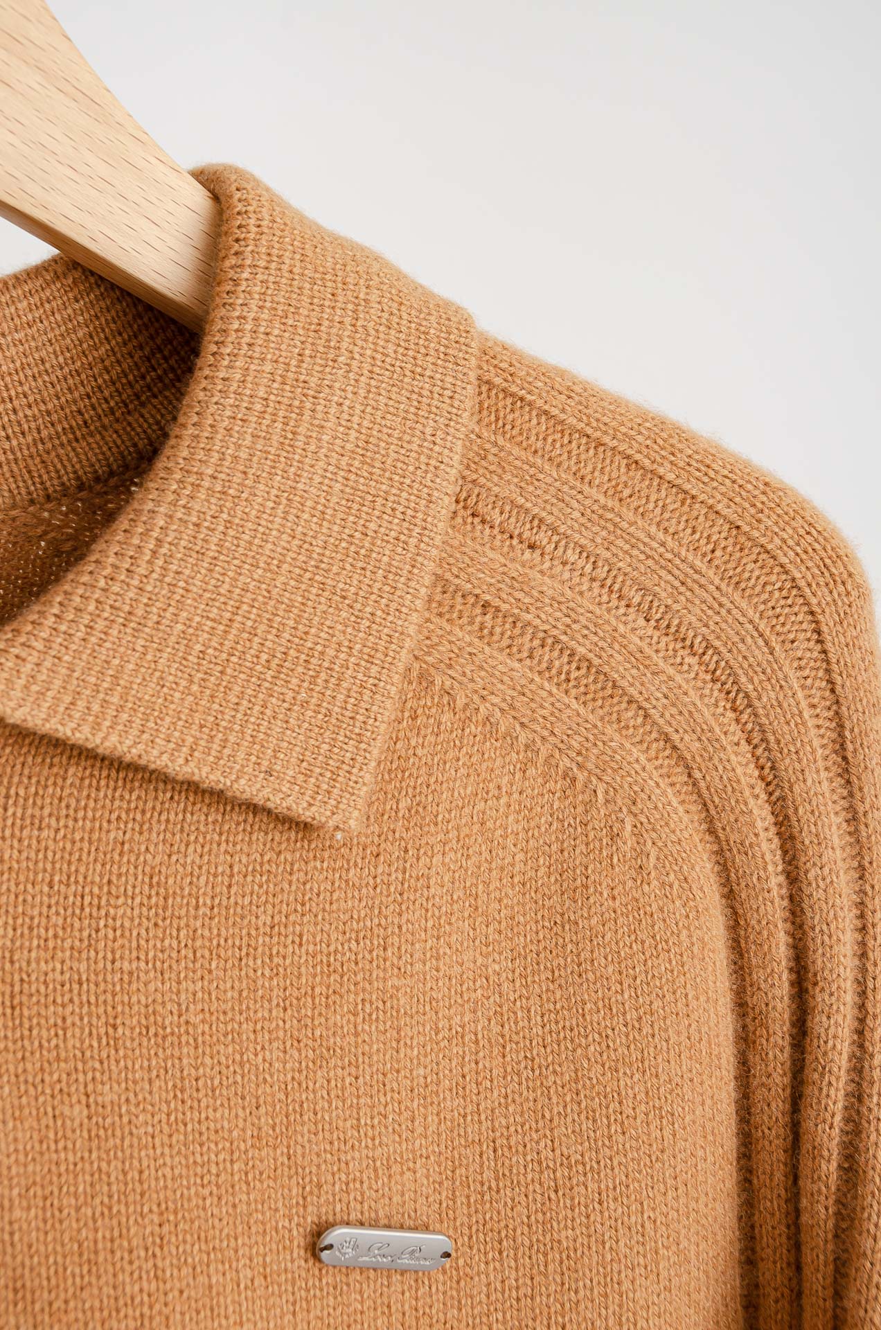 ☀️☀️Lo*roPian*a诺悠*翩雅 🇮🇹2025经典简约羊毛衫#经典羊毛衣，它以其卓越的品质和精湛