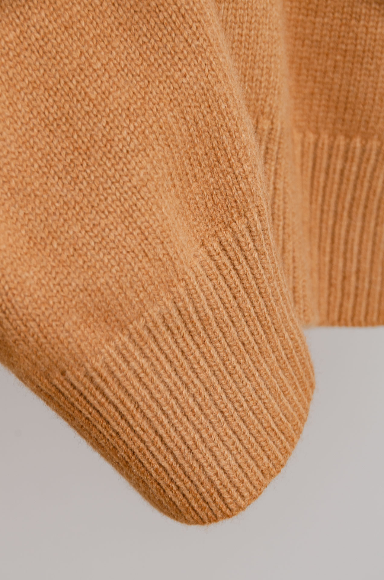 ☀️☀️Lo*roPian*a诺悠*翩雅 🇮🇹2025经典简约羊毛衫#经典羊毛衣，它以其卓越的品质和精湛