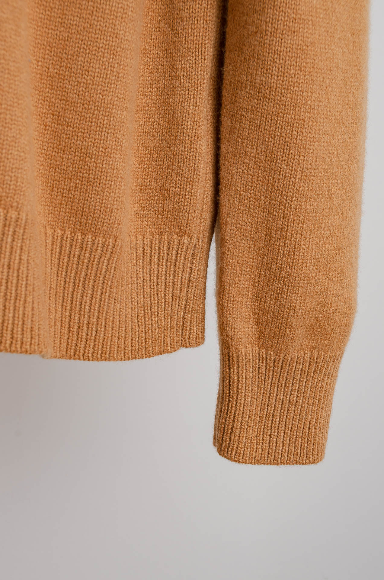 ☀️☀️Lo*roPian*a诺悠*翩雅 🇮🇹2025经典简约羊毛衫#经典羊毛衣，它以其卓越的品质和精湛