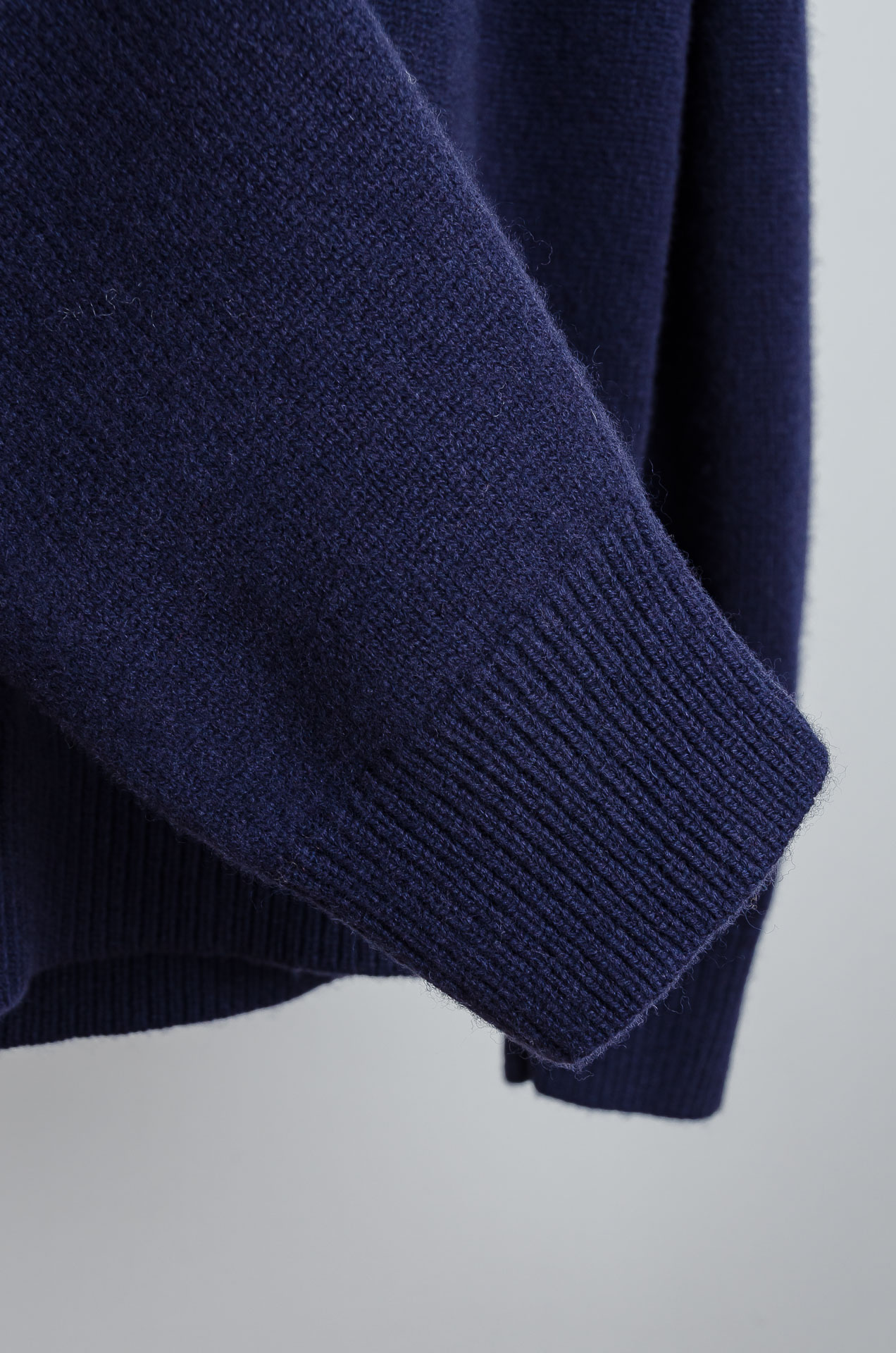 ☀️☀️Lo*roPian*a诺悠*翩雅 🇮🇹2025经典简约羊毛衫#经典羊毛衣，它以其卓越的品质和精湛