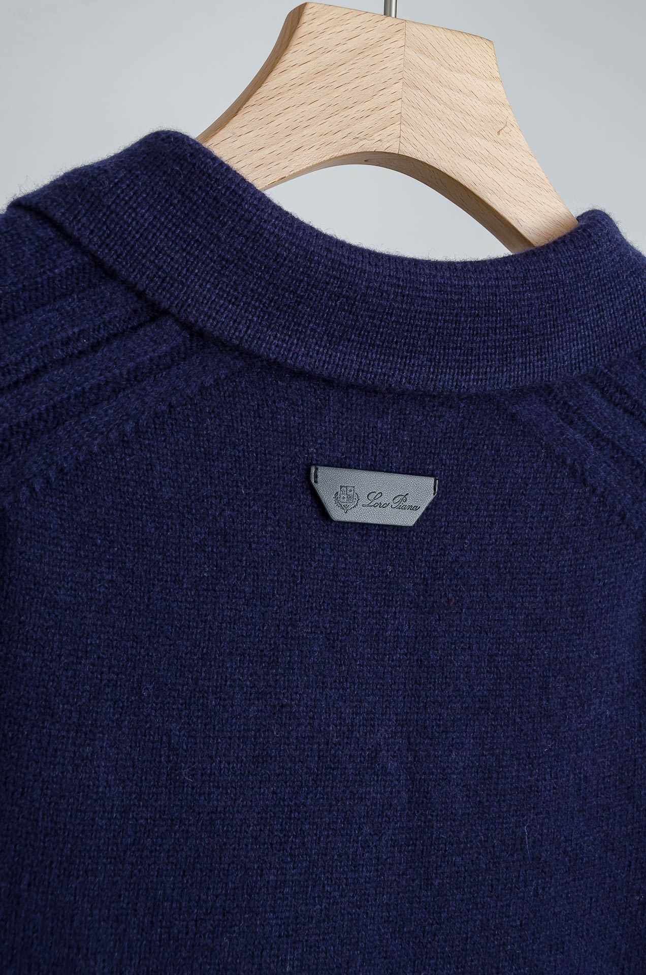 ☀️☀️Lo*roPian*a诺悠*翩雅 🇮🇹2025经典简约羊毛衫#经典羊毛衣，它以其卓越的品质和精湛