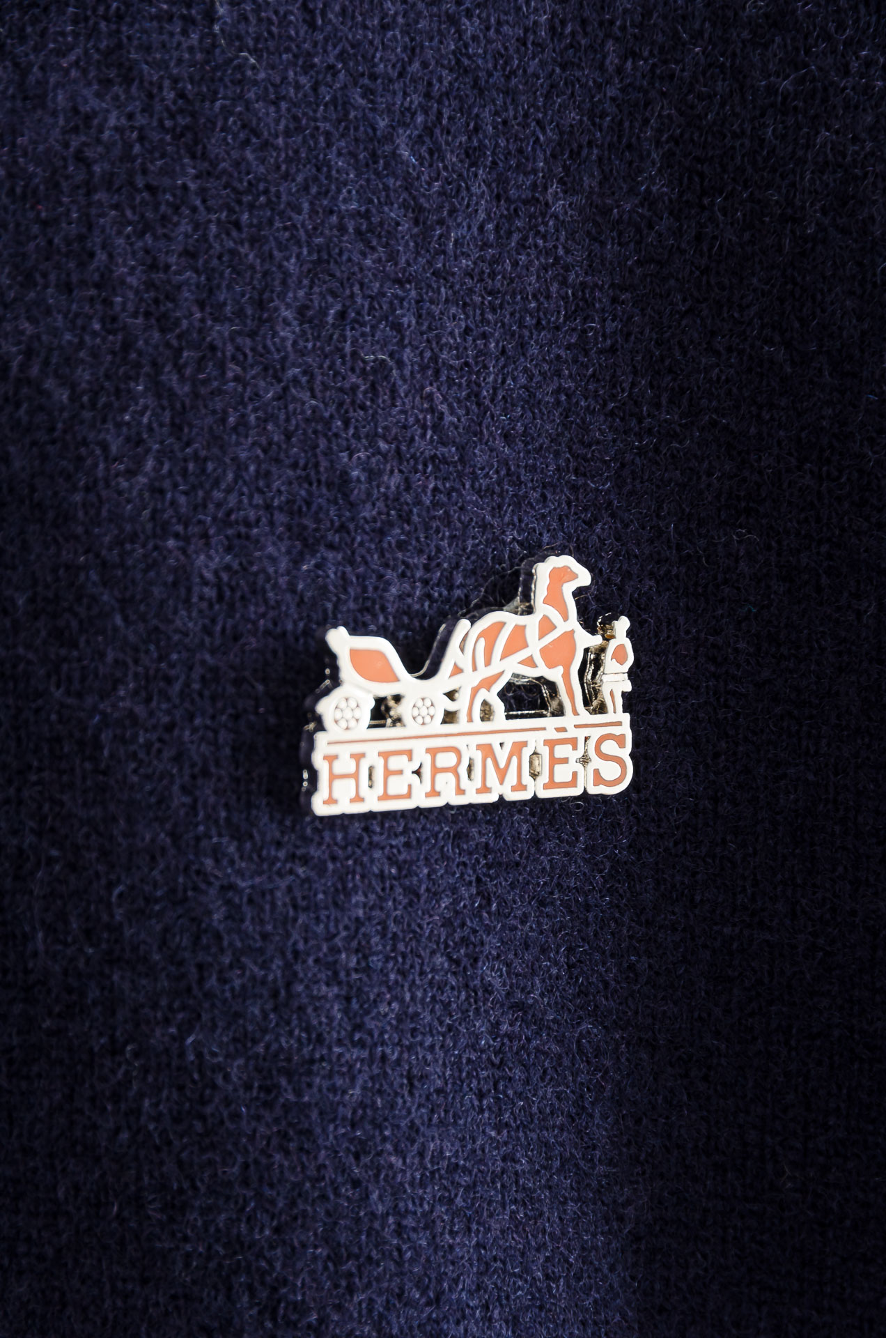 HER#MES 爱/马仕2025经典简约翻领羊毛衫#经典羊毛衣，它以其卓越的品质和精湛的工艺，成为了众多