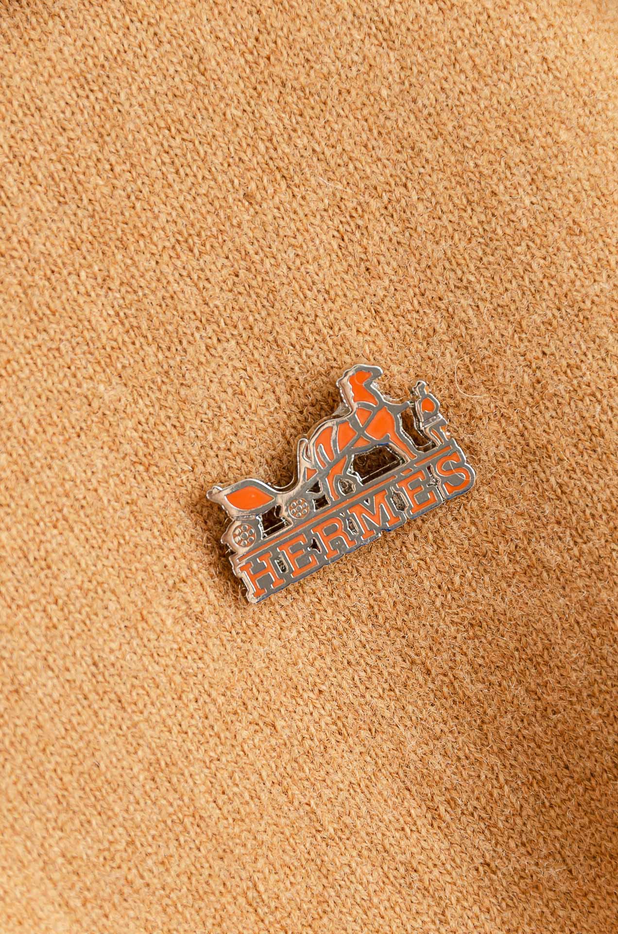 HER#MES 爱/马仕2025经典简约翻领羊毛衫#经典羊毛衣，它以其卓越的品质和精湛的工艺，成为了众多