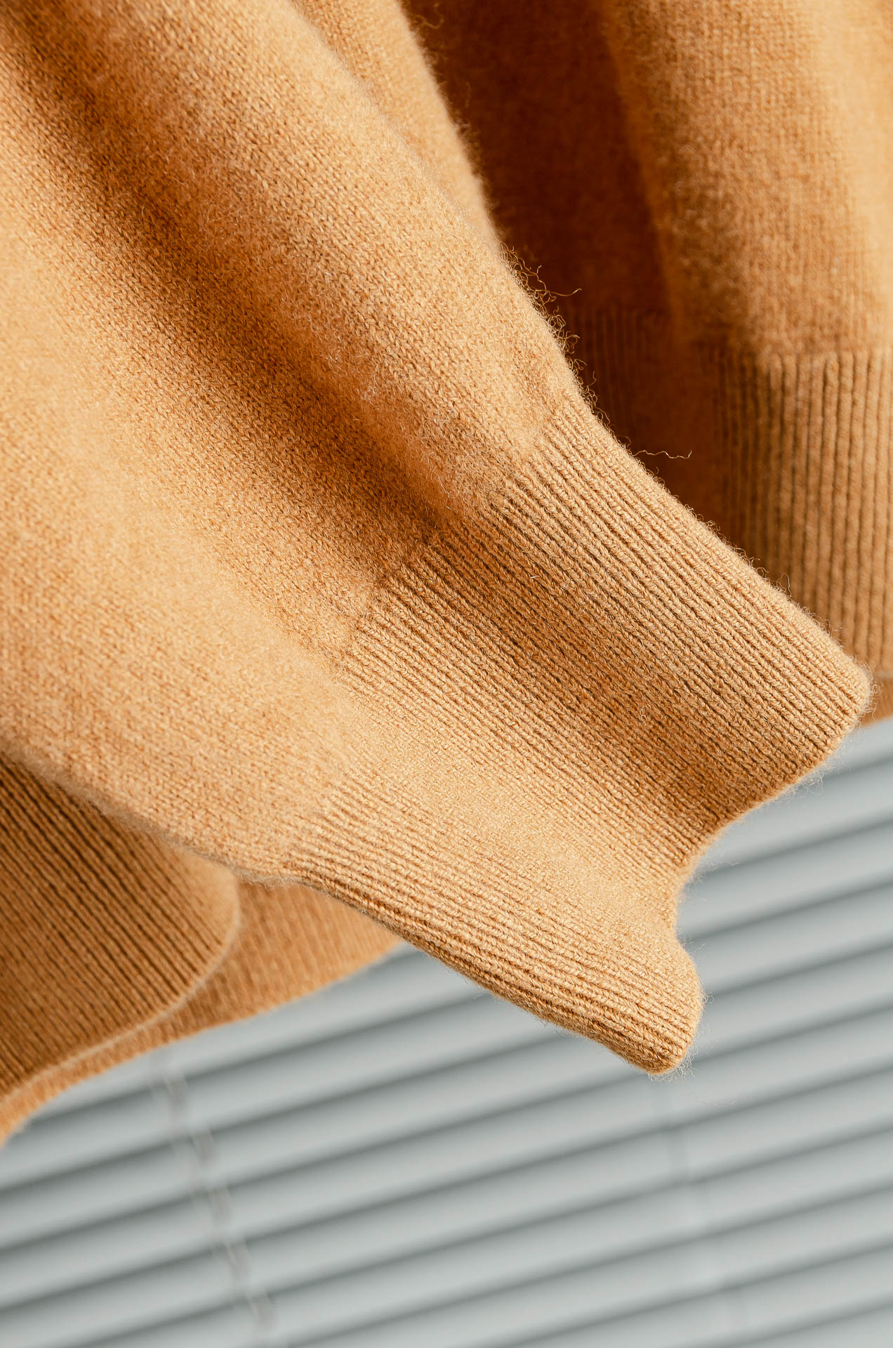 HER#MES 爱/马仕2025经典简约翻领羊毛衫#经典羊毛衣，它以其卓越的品质和精湛的工艺，成为了众多