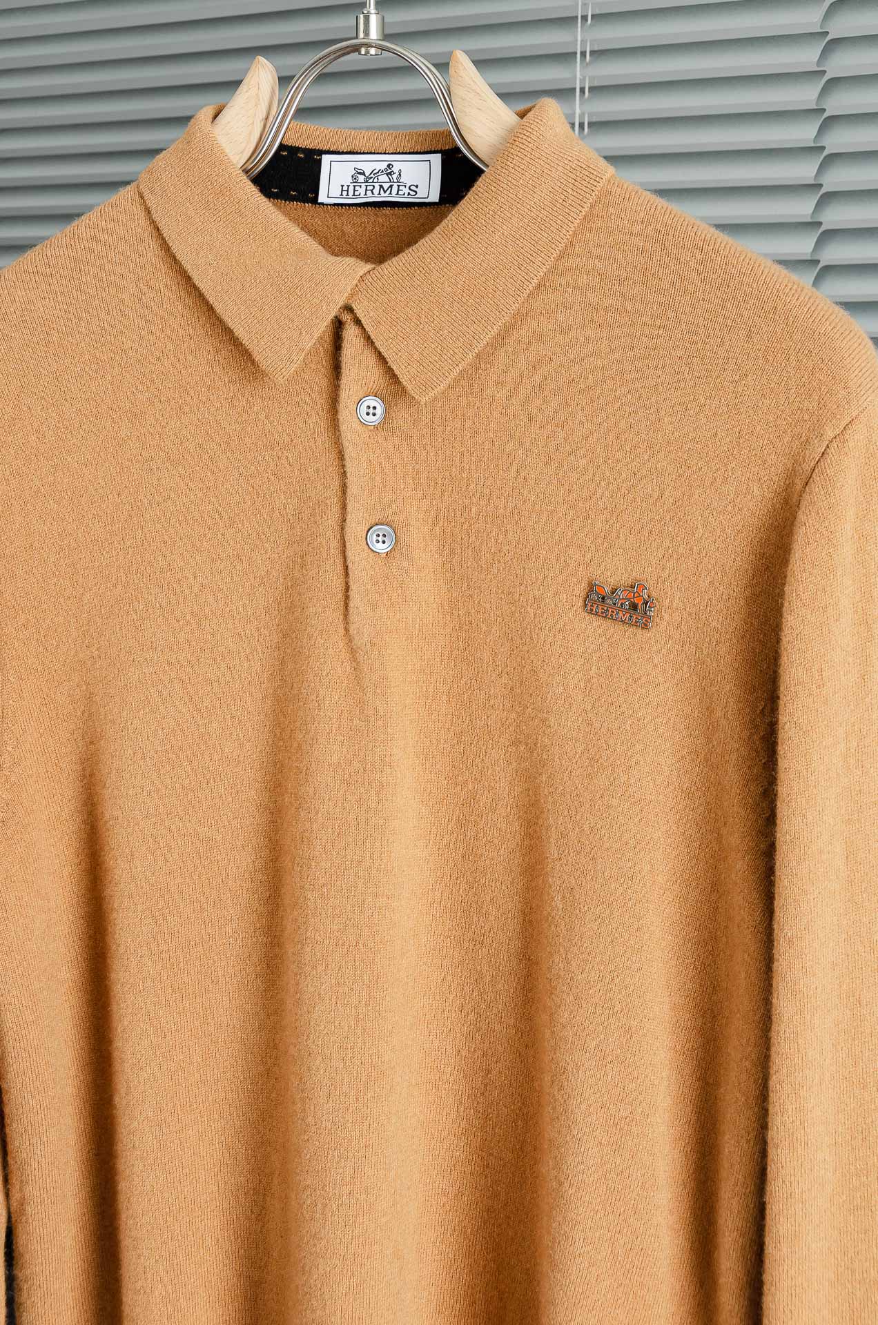 HER#MES 爱/马仕2025经典简约翻领羊毛衫#经典羊毛衣，它以其卓越的品质和精湛的工艺，成为了众多