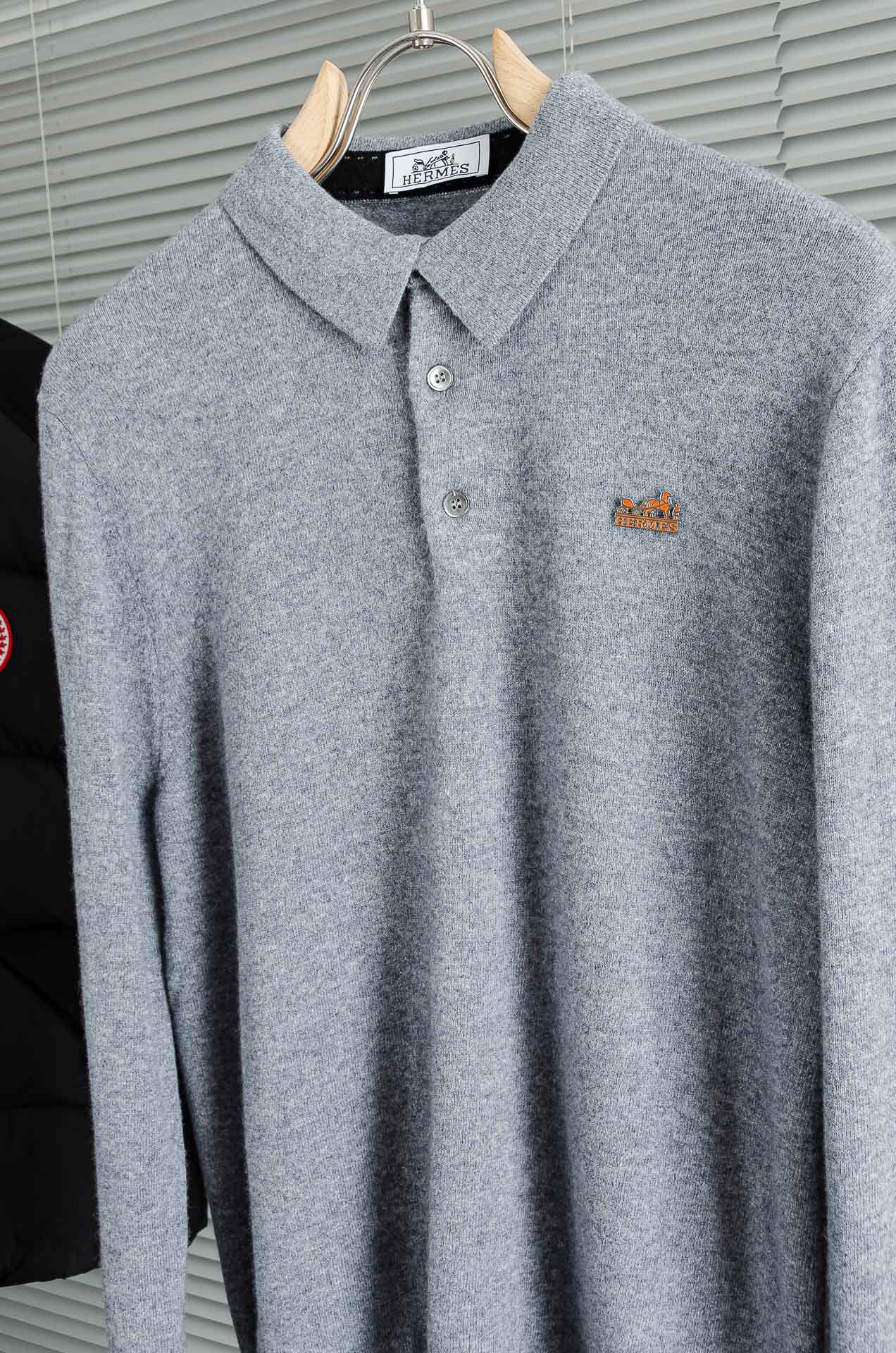 HER#MES 爱/马仕2025经典简约翻领羊毛衫#经典羊毛衣，它以其卓越的品质和精湛的工艺，成为了众多