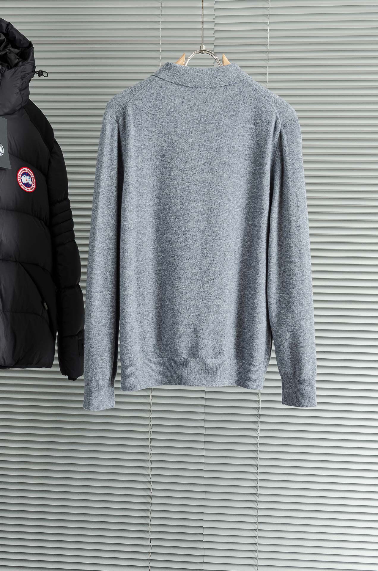 HER#MES 爱/马仕2025经典简约翻领羊毛衫#经典羊毛衣，它以其卓越的品质和精湛的工艺，成为了众多