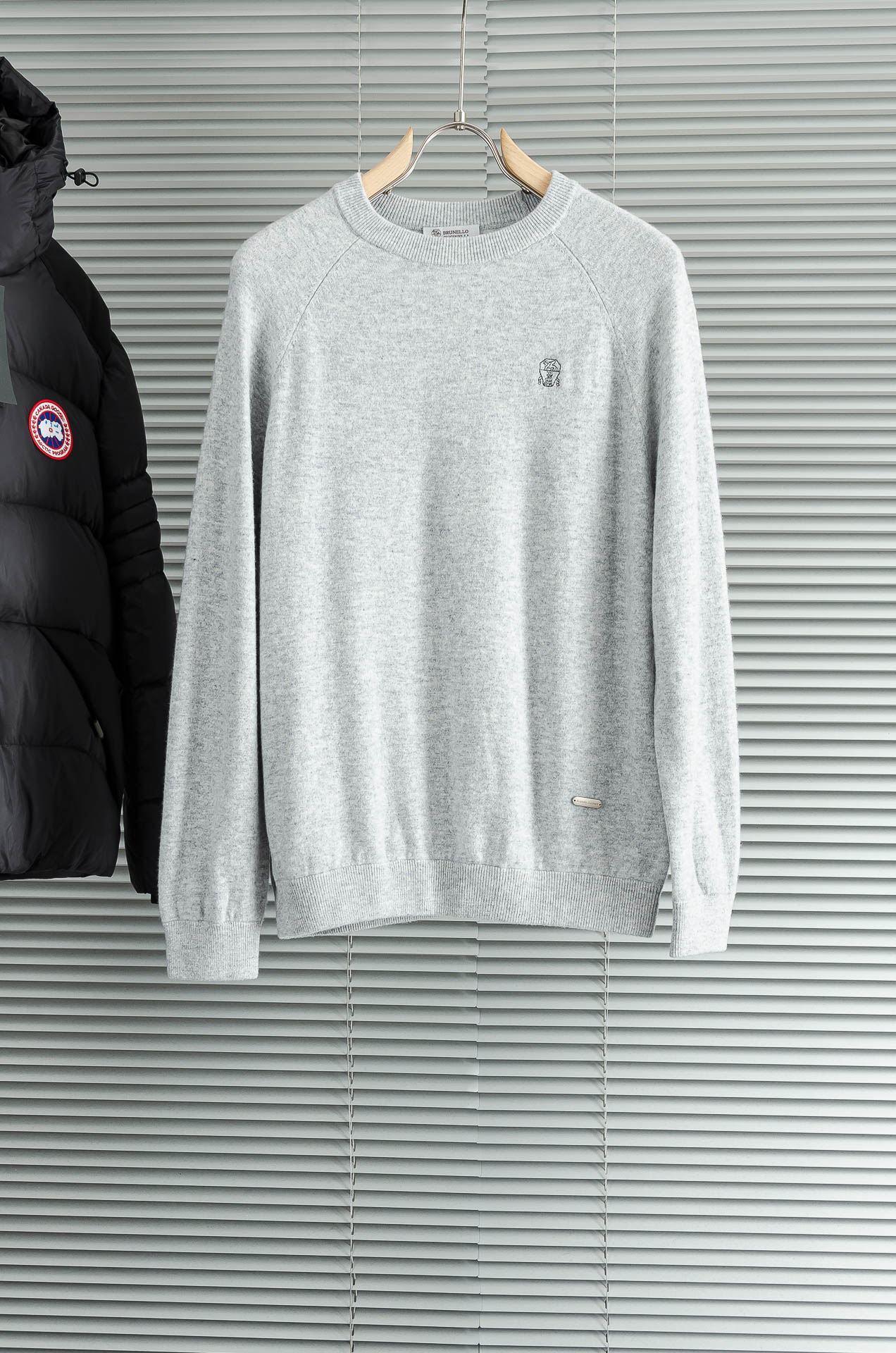 BC 26经典简约圆领羊毛衫#经典羊毛衣，它以其卓越的品质和精湛的工艺，成为了众多时尚爱好者的心头好。这