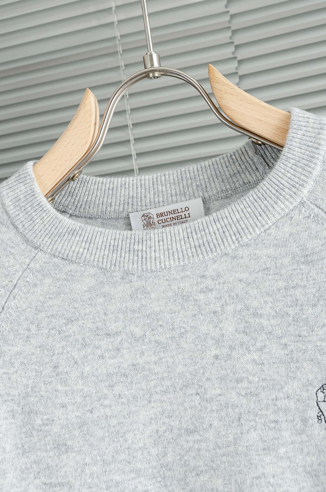 BC 26经典简约圆领羊毛衫#经典羊毛衣，它以其卓越的品质和精湛的工艺，成为了众多时尚爱好者的心头好。这