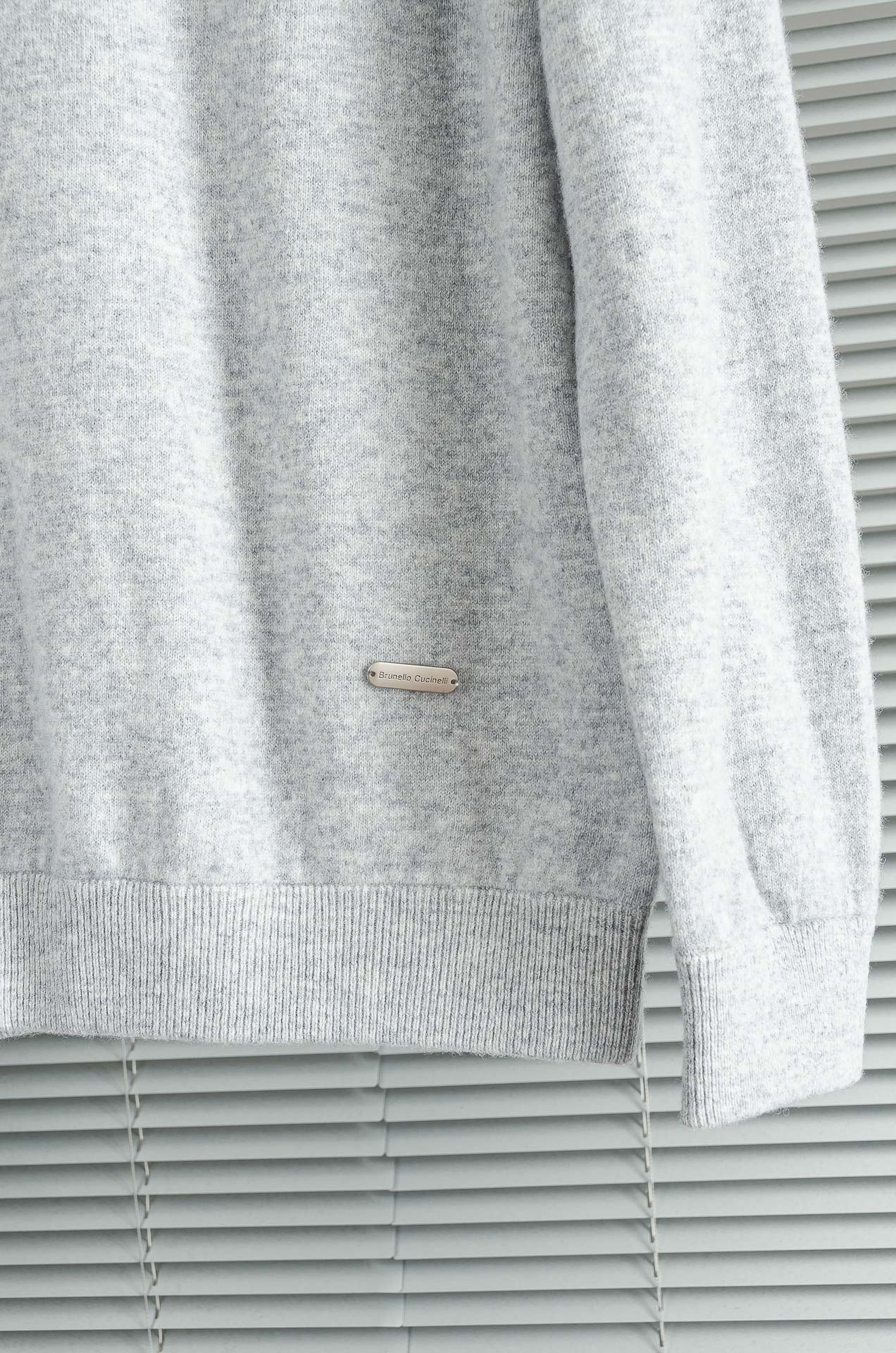 BC 26经典简约圆领羊毛衫#经典羊毛衣，它以其卓越的品质和精湛的工艺，成为了众多时尚爱好者的心头好。这