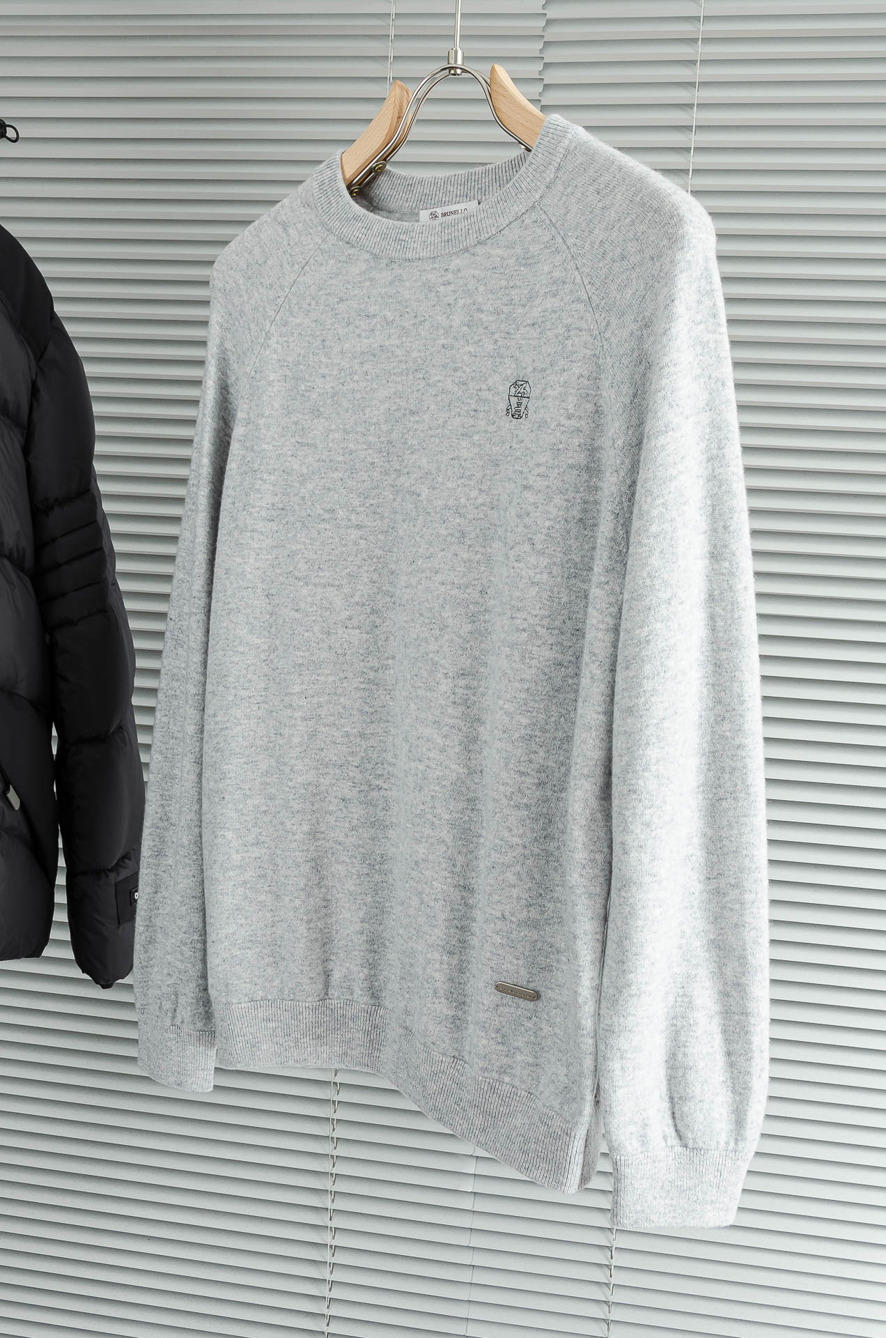 BC 26经典简约圆领羊毛衫#经典羊毛衣，它以其卓越的品质和精湛的工艺，成为了众多时尚爱好者的心头好。这