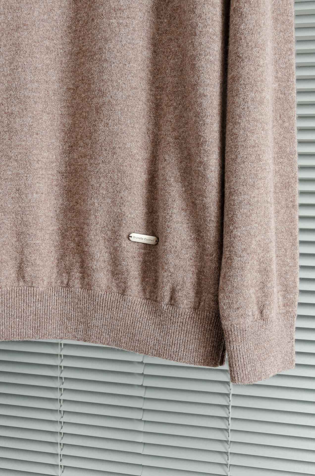 BC 26经典简约圆领羊毛衫#经典羊毛衣，它以其卓越的品质和精湛的工艺，成为了众多时尚爱好者的心头好。这