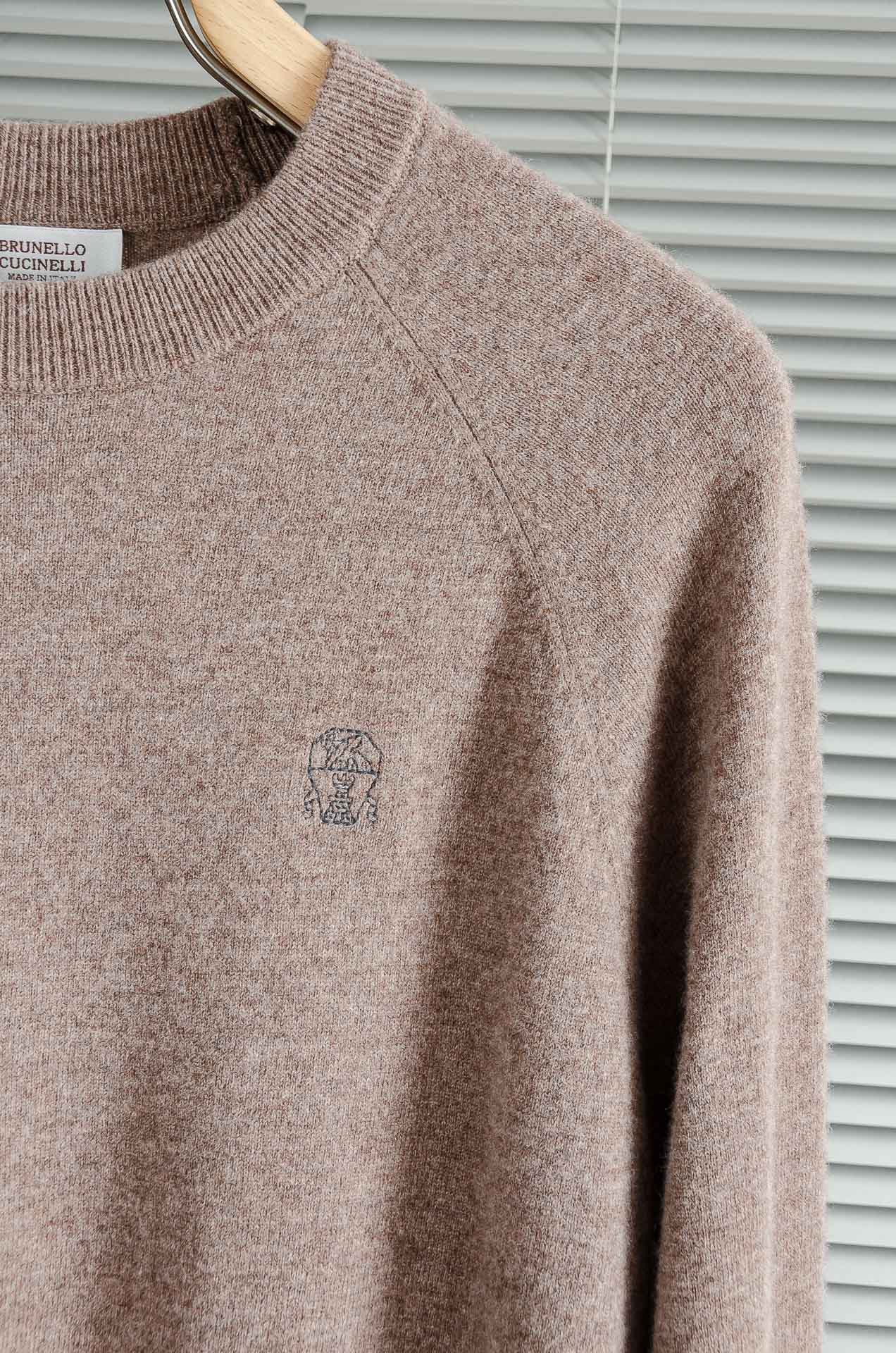 BC 26经典简约圆领羊毛衫#经典羊毛衣，它以其卓越的品质和精湛的工艺，成为了众多时尚爱好者的心头好。这