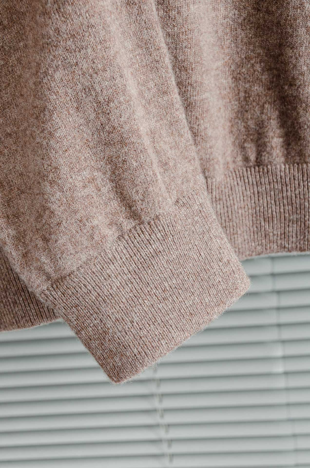 BC 26经典简约圆领羊毛衫#经典羊毛衣，它以其卓越的品质和精湛的工艺，成为了众多时尚爱好者的心头好。这