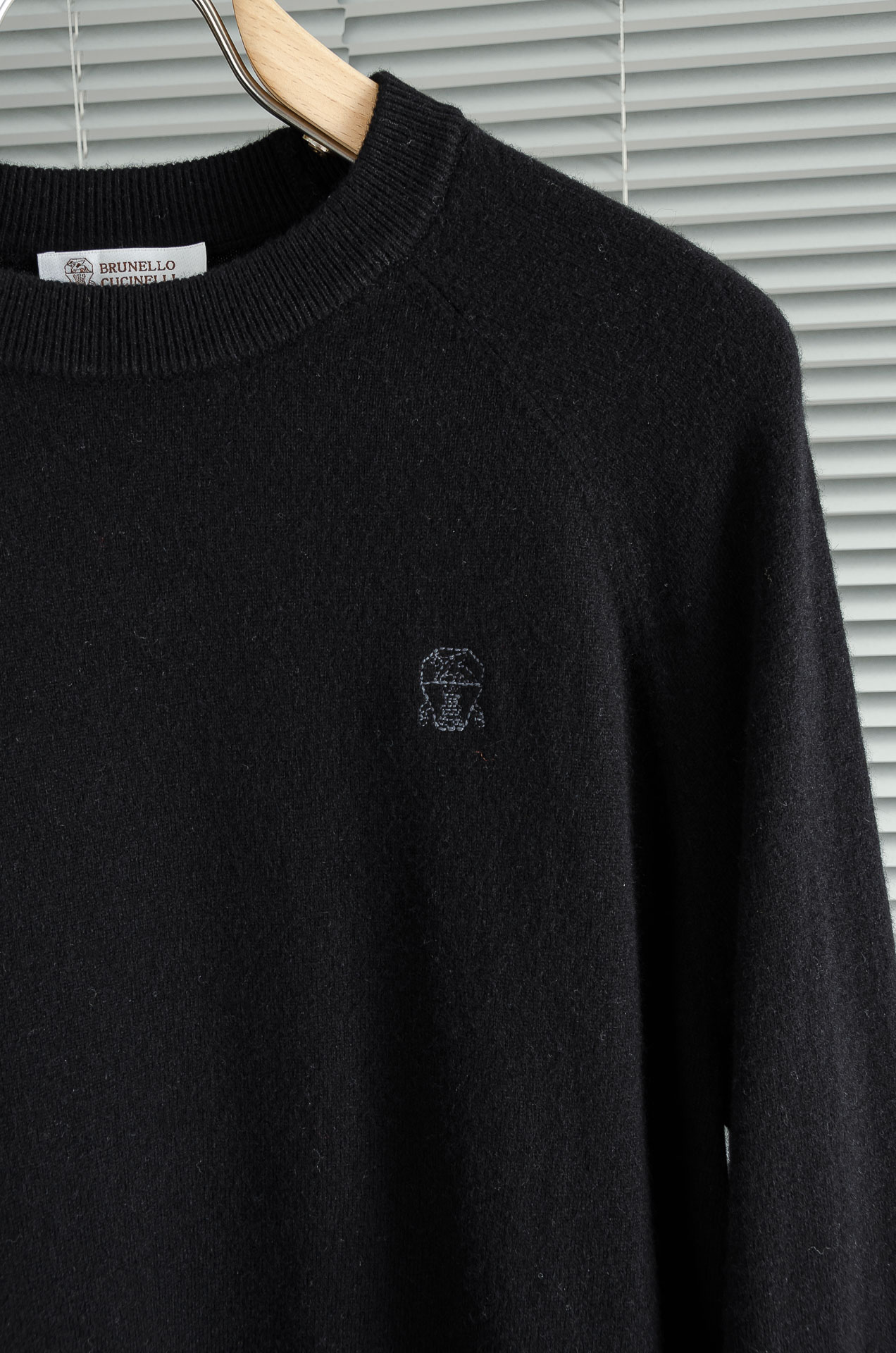 BC 26经典简约圆领羊毛衫#经典羊毛衣，它以其卓越的品质和精湛的工艺，成为了众多时尚爱好者的心头好。这